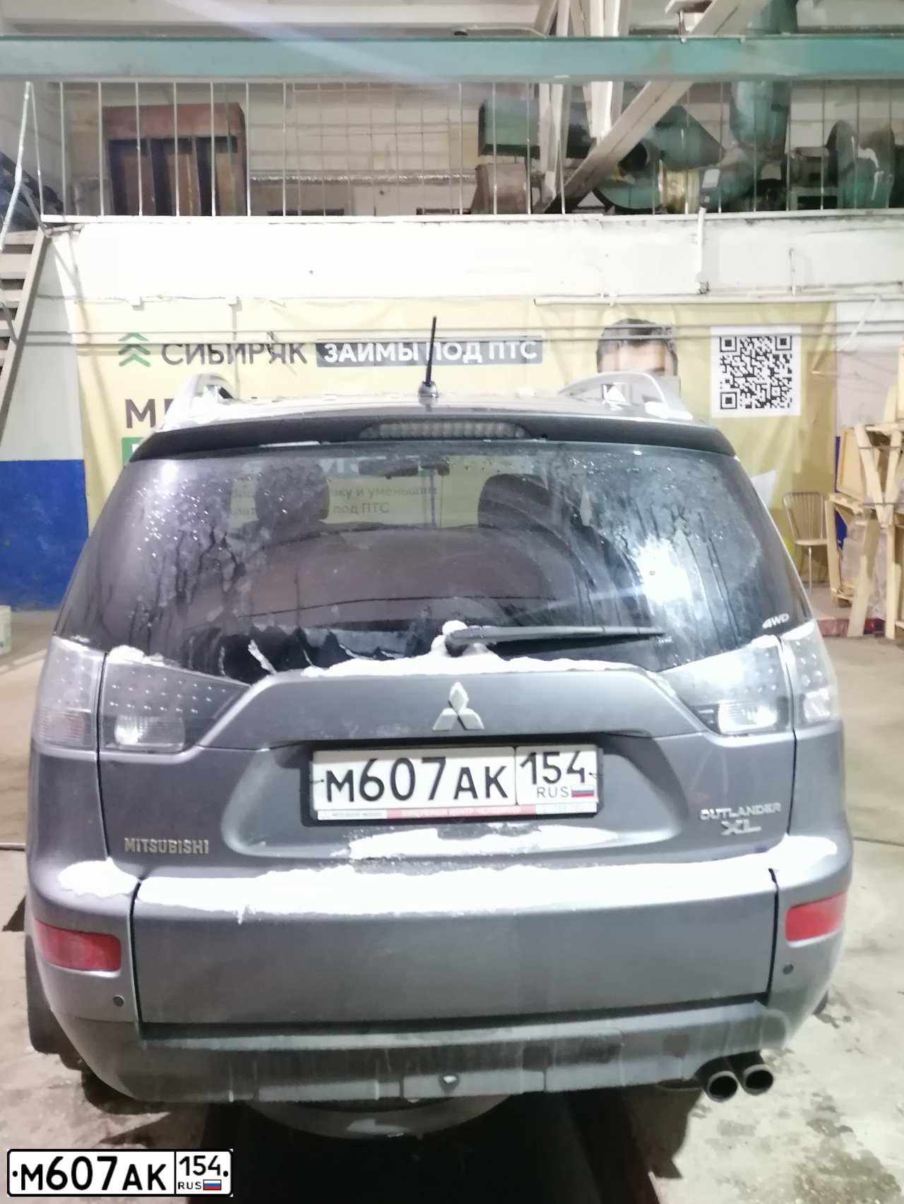Фото автомобиля MITSUBISHI OUTLANDER, 2008 — госномер М607АК154. Цвет: СЕРЫЙ