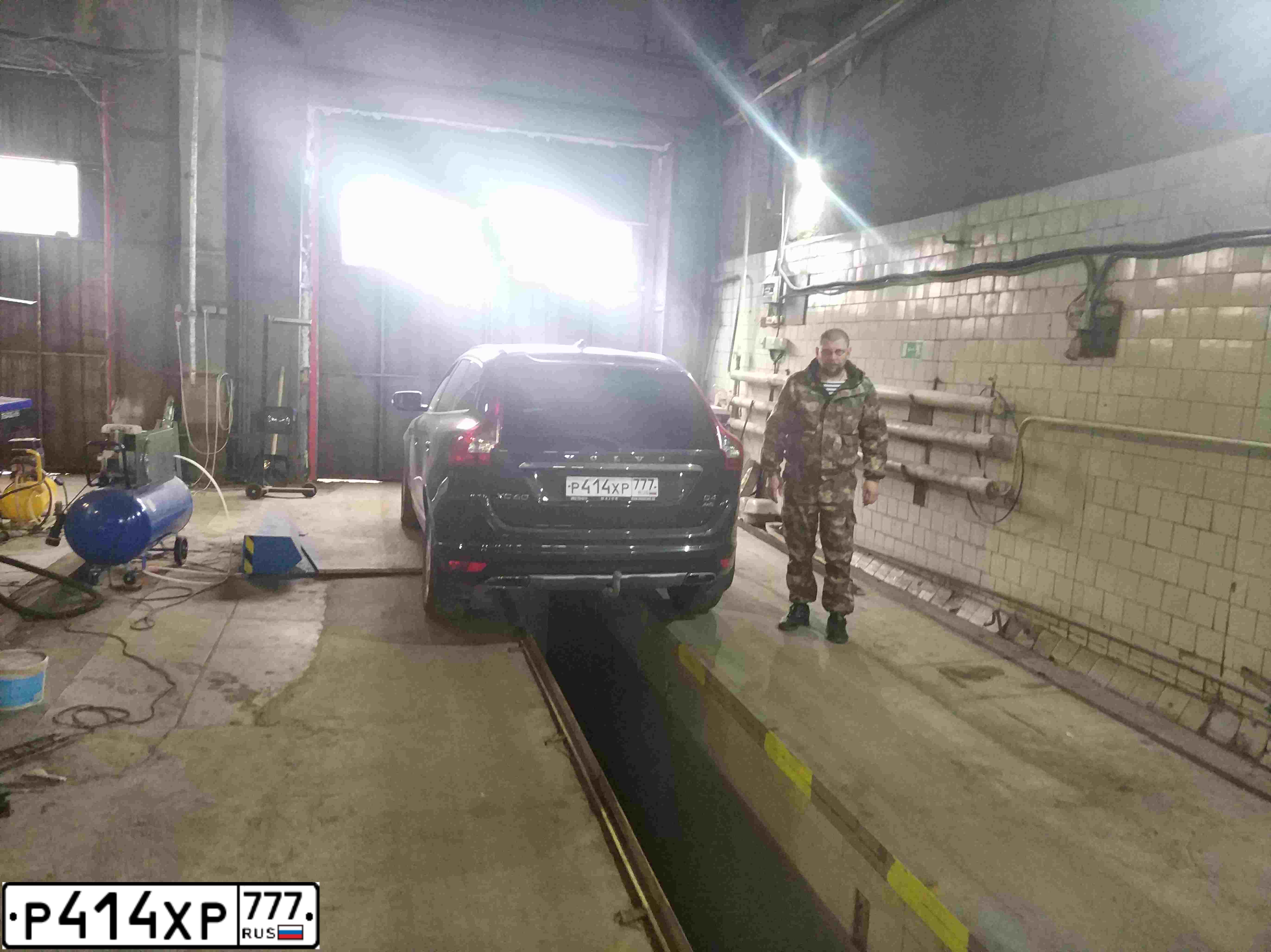 Фото автомобиля VOLVO XC60, 2016 — госномер М510РР790. Цвет: ТЕМНО - СЕРЫЙ