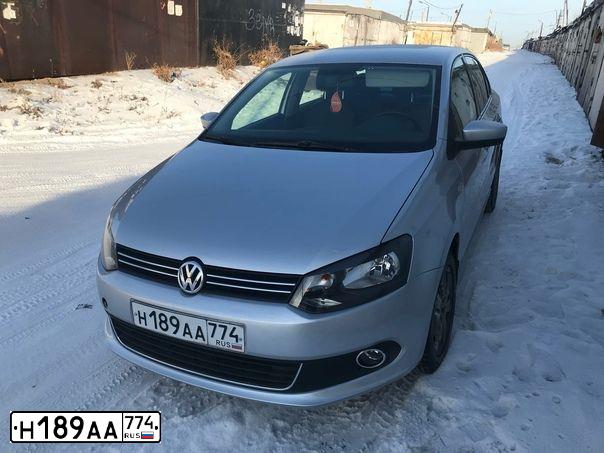 Фото автомобиля VOLKSWAGEN POLO, 2012 — госномер В747ВС702. Цвет: Серебристый