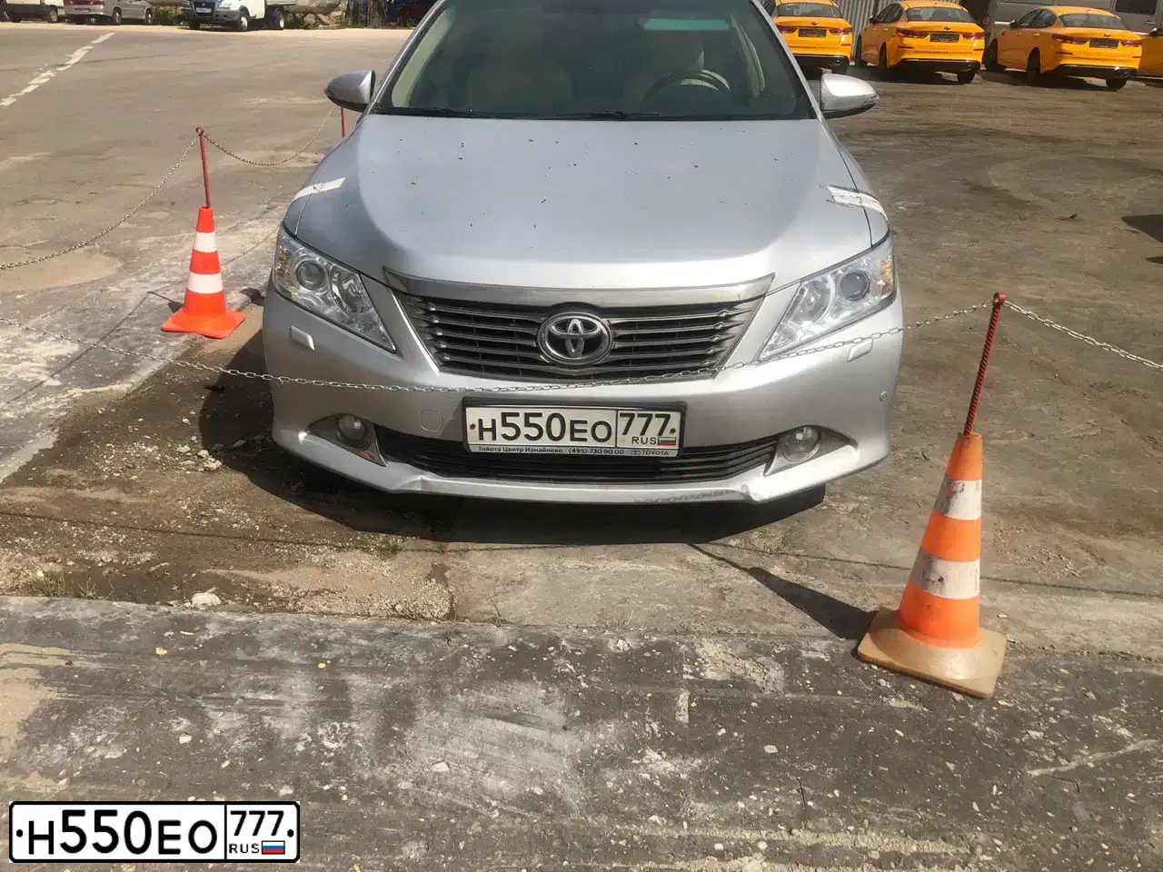 Фото автомобиля TOYOTA CAMRY, 2014 — госномер Н550ЕО777. Цвет: СЕРЫЙ