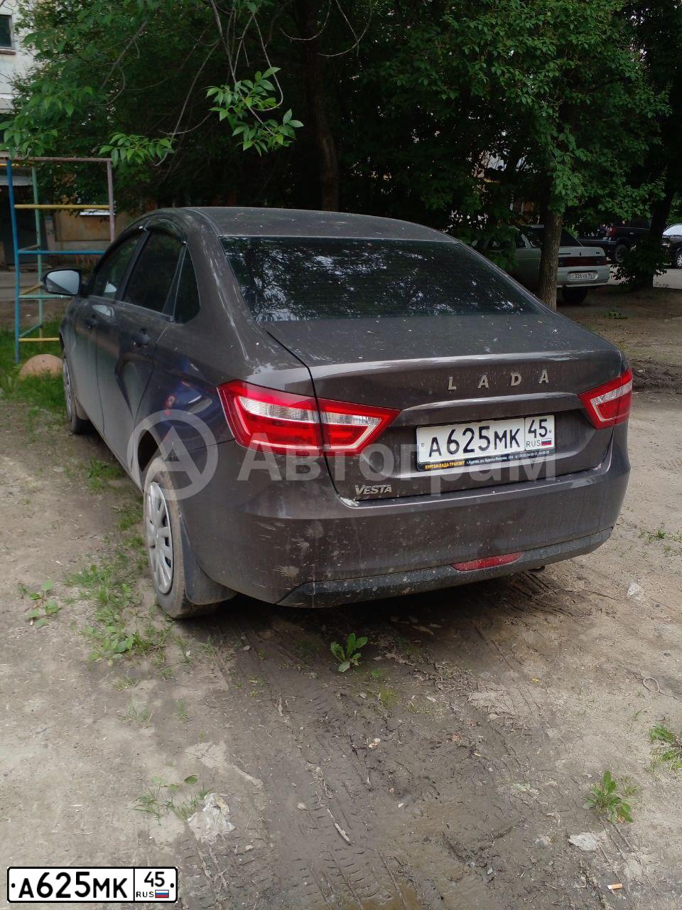 Фото автомобиля LADA VESTA, 2018 — госномер А625МК45. Цвет: КОРИЧНЕВЫЙ