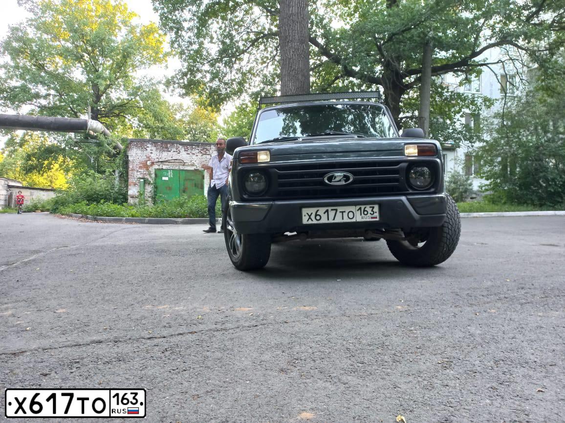 Фото автомобиля LADA 2121 NIVA, 2017 — госномер Х617ТО163. Цвет: СЕРЕБРИСТО-ТЕМНО-СЕРЫЙ