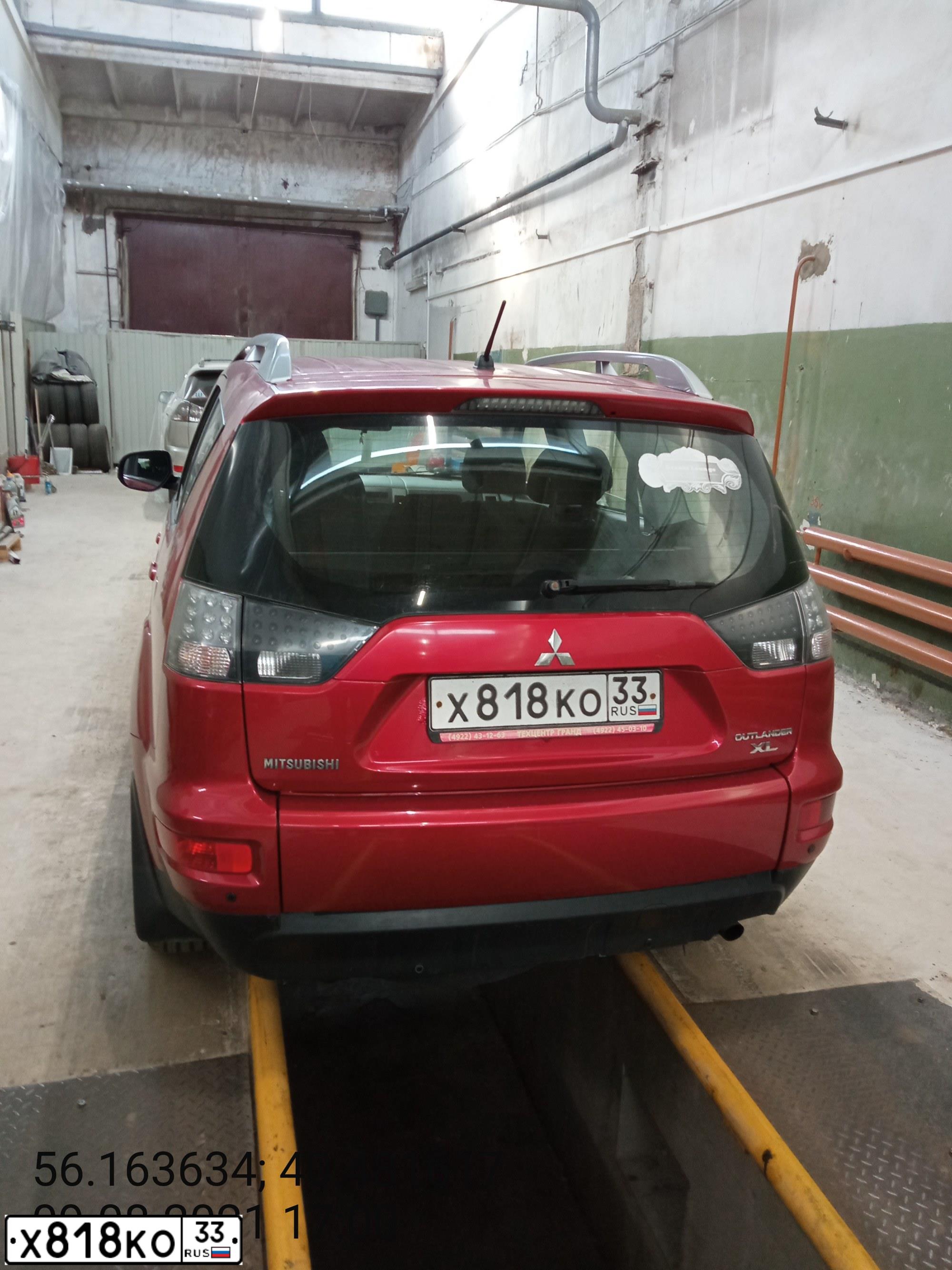 Фото автомобиля MITSUBISHI OUTLANDER, 2010 — госномер Х818КО33. Цвет: КРАСНЫЙ