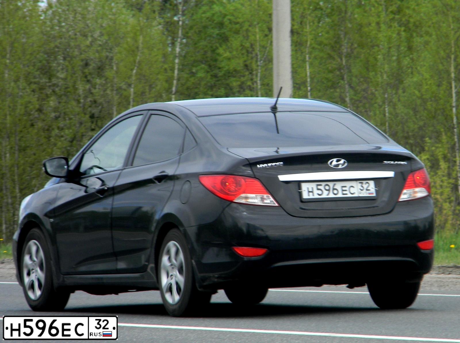 Фото автомобиля HYUNDAI SOLARIS, 2011 — госномер О942ЕТ32. Цвет: ЧЕРНЫЙ