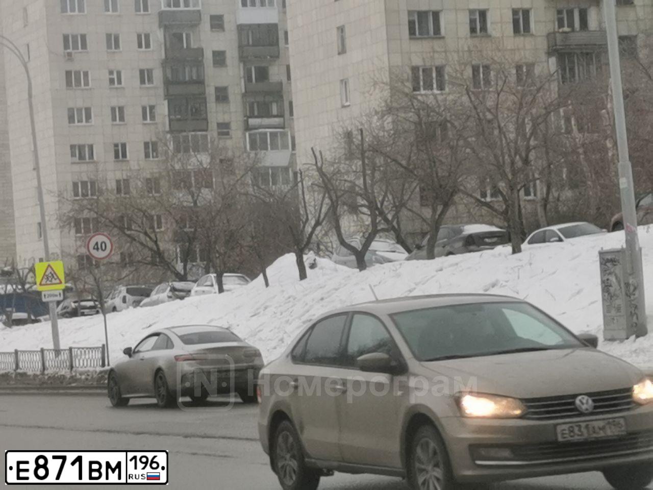 Фото автомобиля VOLKSWAGEN POLO, 2011 — госномер У499СЕ43. Цвет: Серебристый