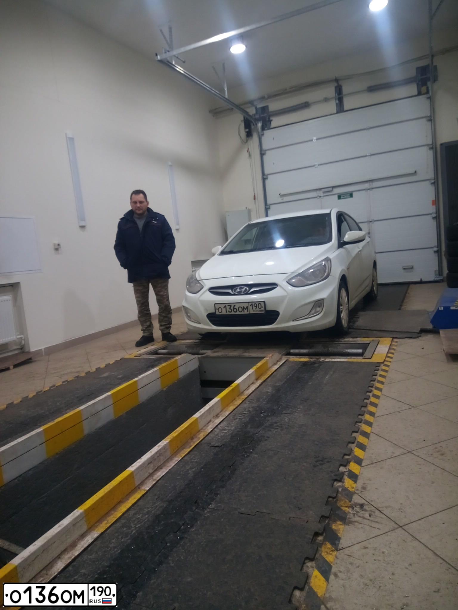 Фото автомобиля HYUNDAI SOLARIS, 2011 — госномер О136ОМ190. Цвет: Белый