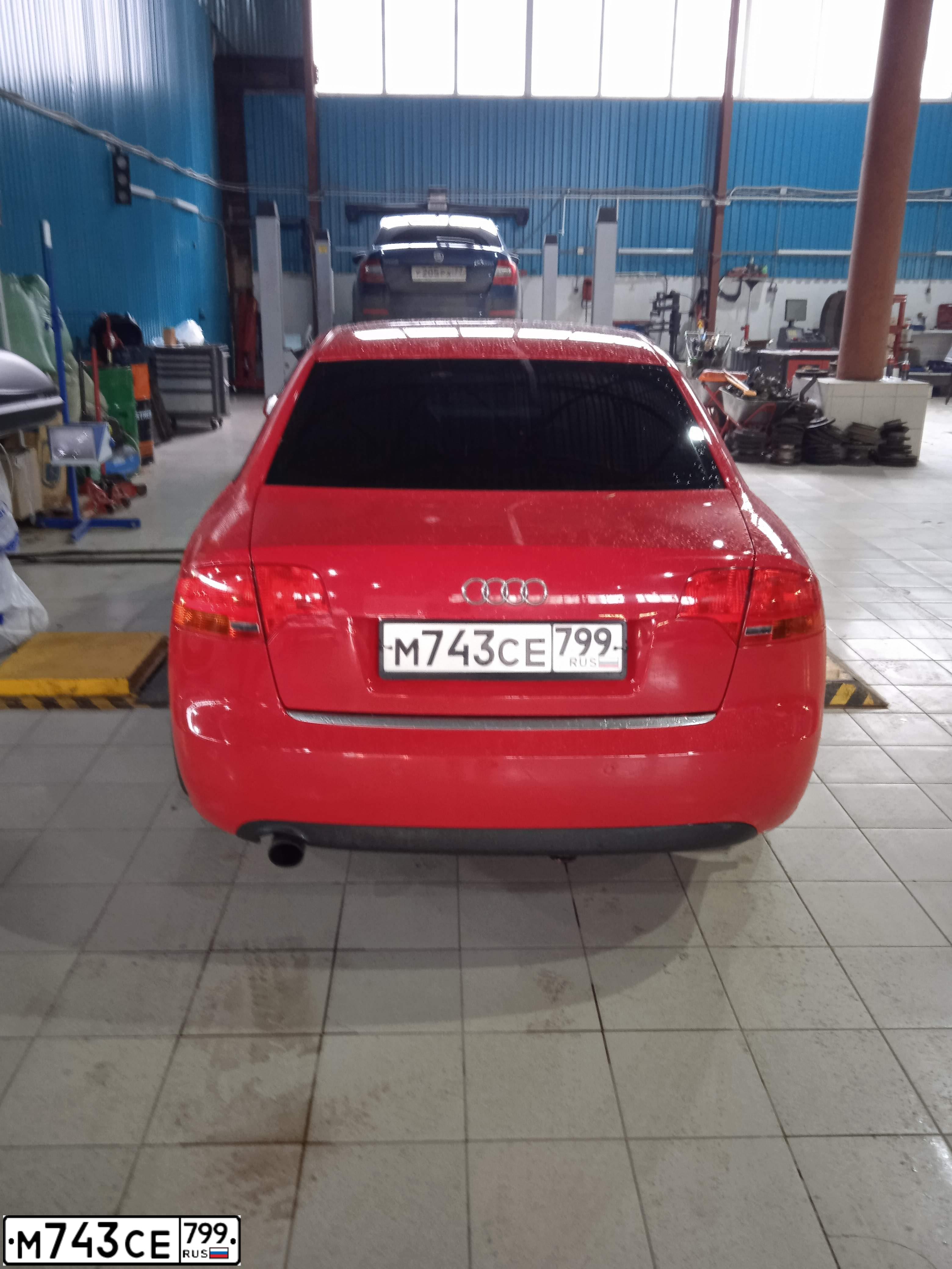 Фото автомобиля AUDI A4, 2006 — госномер М743СЕ799. Цвет: Красный