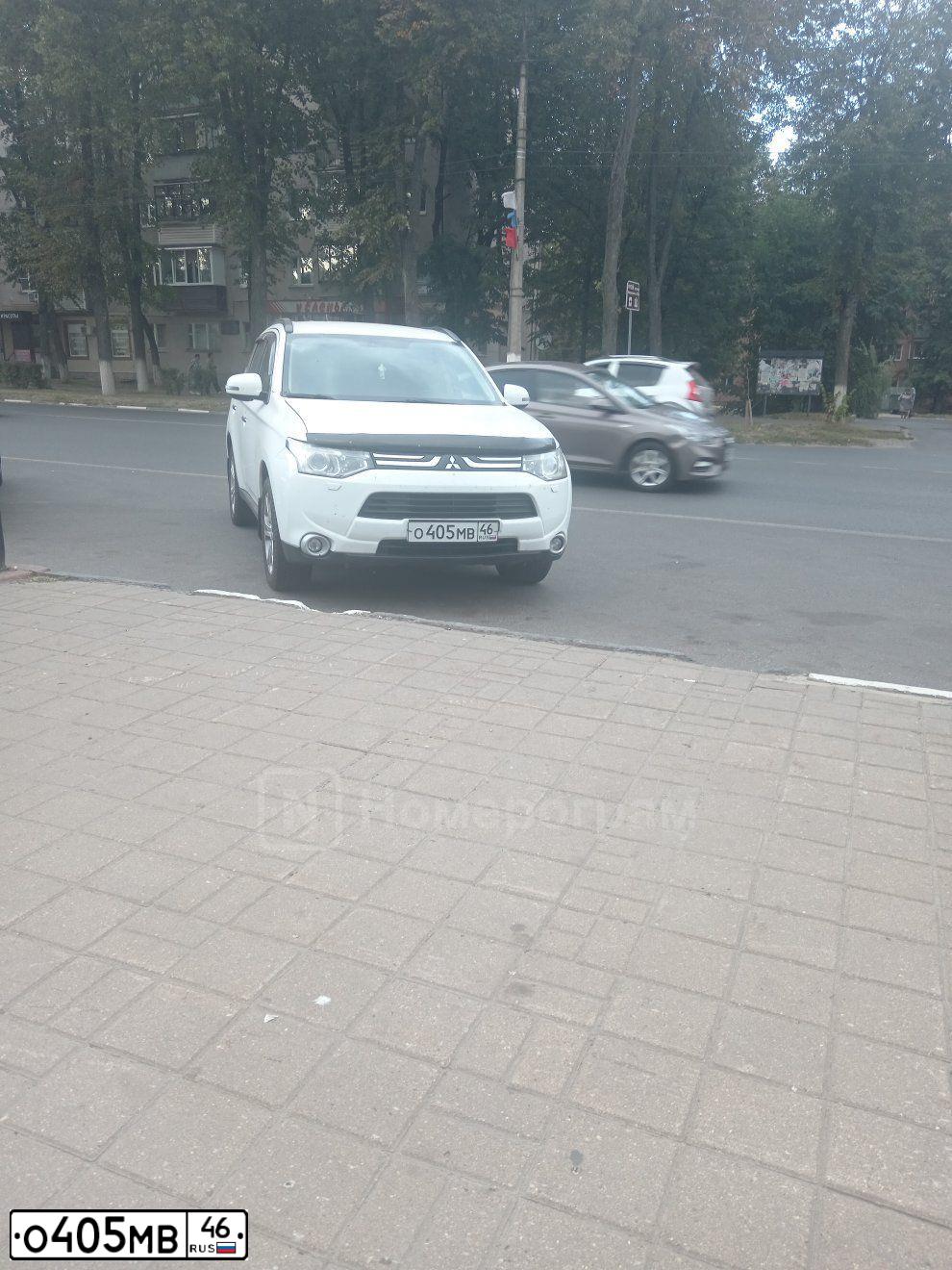 Фото автомобиля MITSUBISHI OUTLANDER, 2013 — госномер С956СМ57. Цвет: Белый