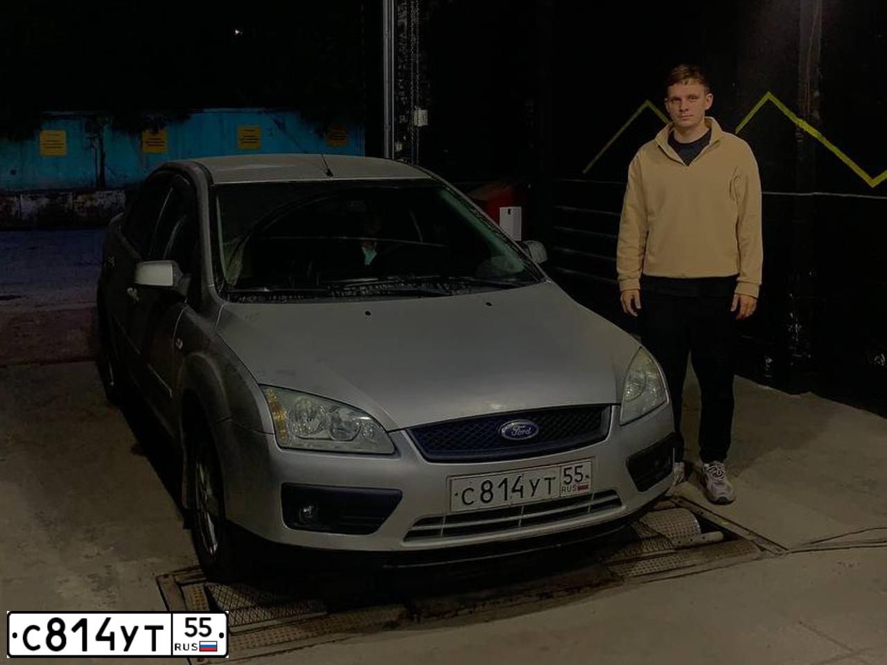 Фото автомобиля FORD FOCUS, 2006 — госномер С814УТ55. Цвет: СЕРЕБРИСТЫЙ