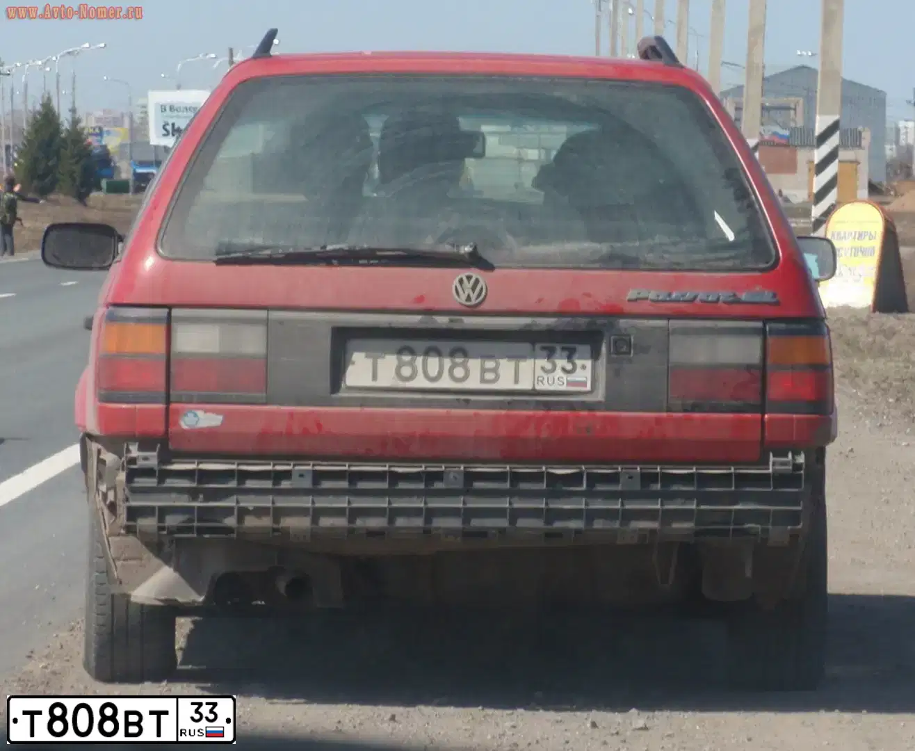 Фото автомобиля VOLKSWAGEN PASSAT, 1989 — госномер Т808ВТ33. Цвет: Красный