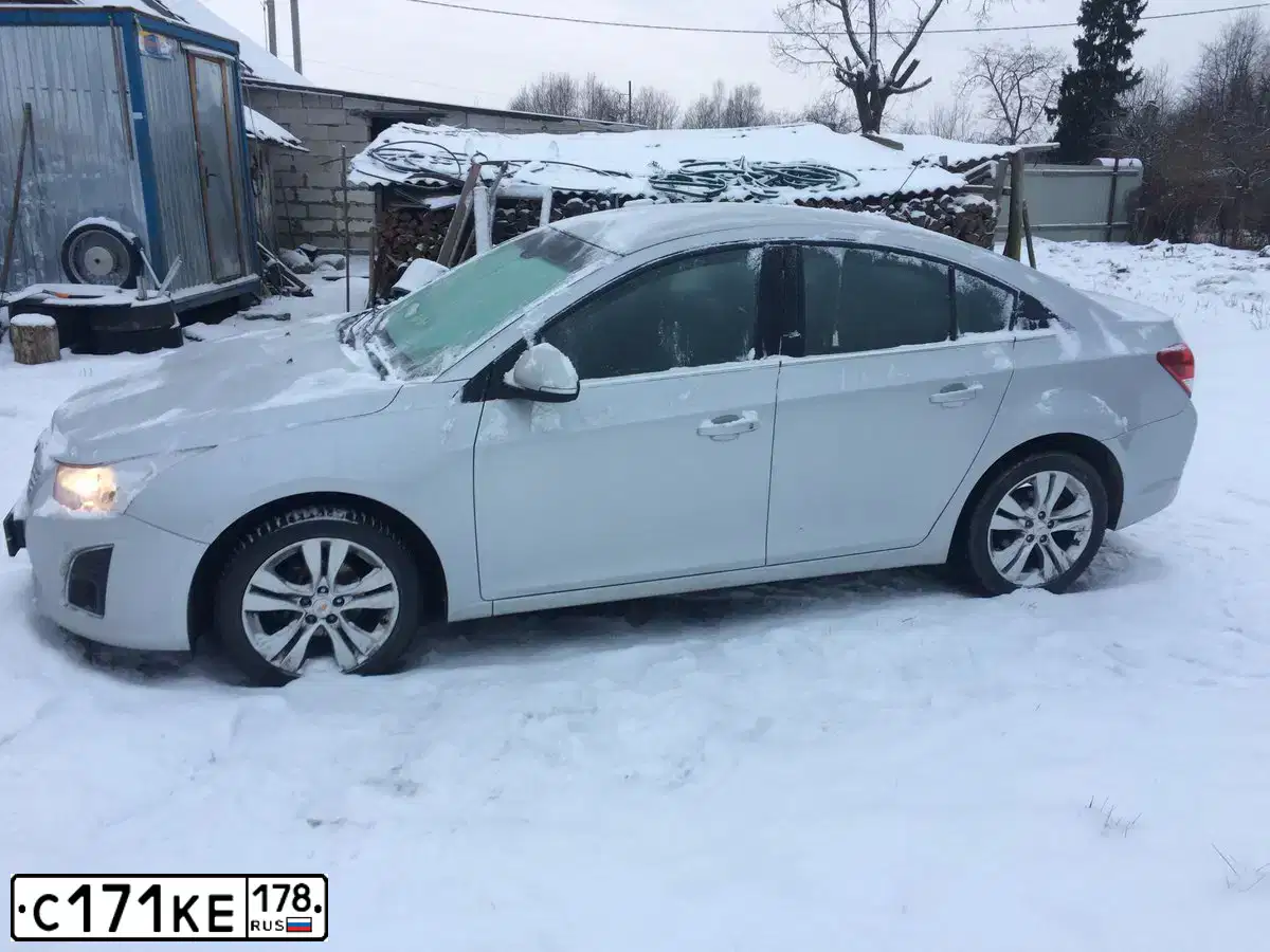 Фото автомобиля CHEVROLET CRUZE, 2013 — госномер Е486ТК82. Цвет: СЕРЕБРИСТЫЙ МЕТАЛЛИК