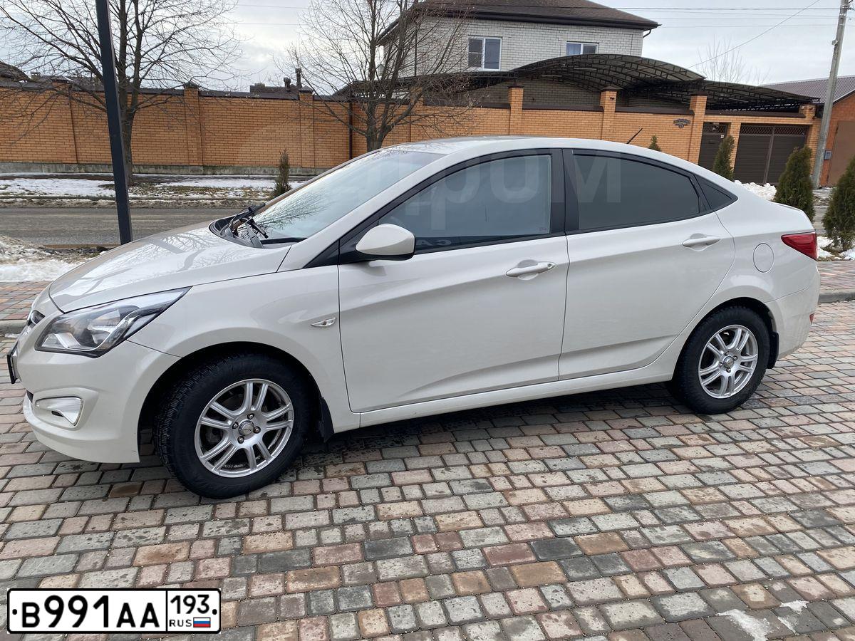Фото автомобиля HYUNDAI SOLARIS, 2015 — госномер Н112МХ761. Цвет: БЕЖЕВЫЙ