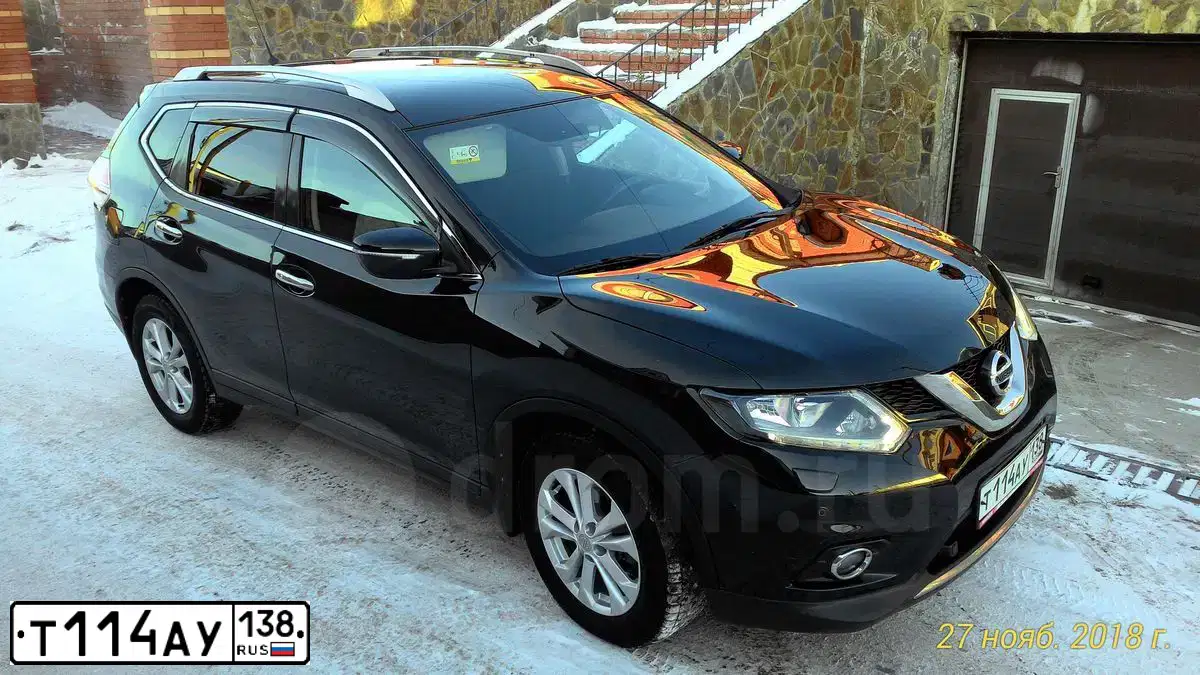Фото автомобиля NISSAN X-TRAIL, 2015 — госномер Т114АУ138. Цвет: ЧЕРНЫЙ