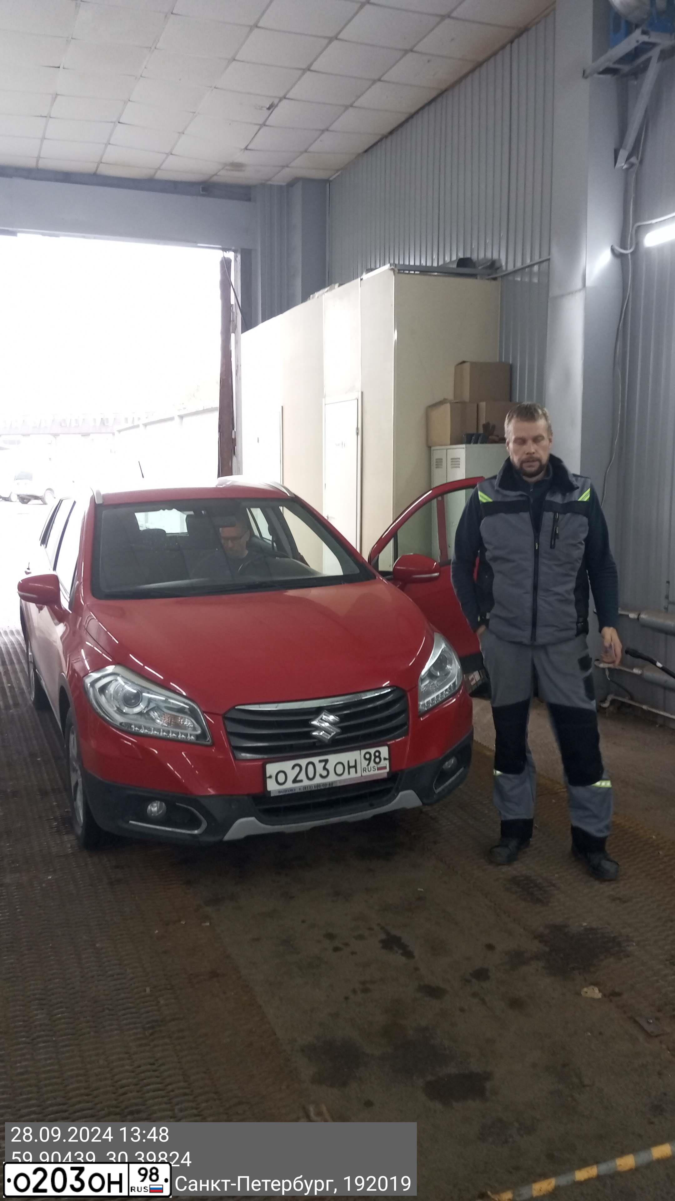 Фото автомобиля FORD FOCUS, 2006 — госномер Н926ОВ178. Цвет: Серебристый