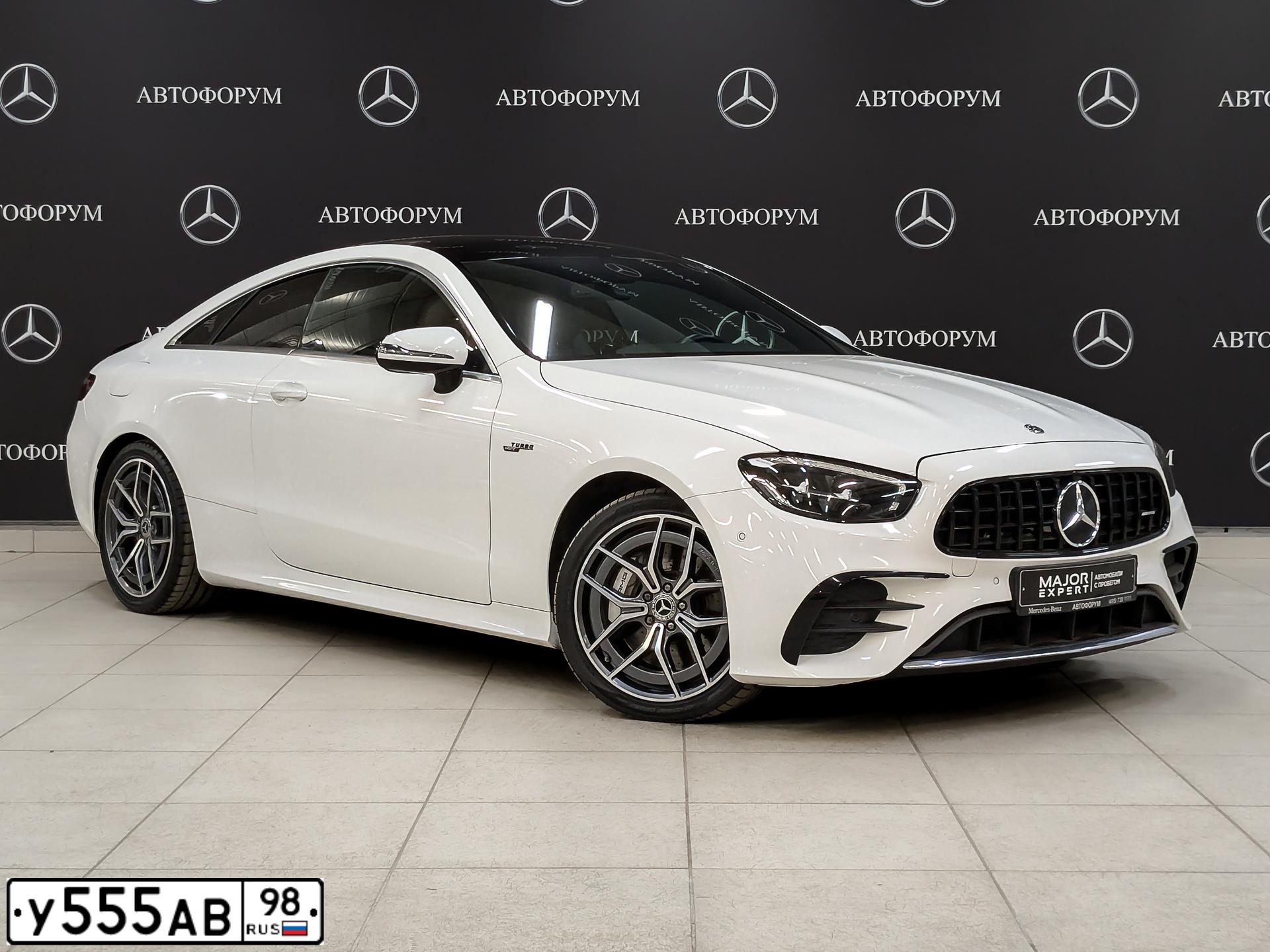 Фото автомобиля MERCEDES-BENZ E200, 2021 — госномер М586УК164. Цвет: Белый