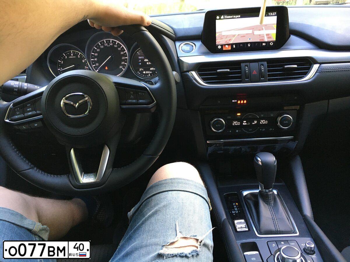 Фото автомобиля TOYOTA CAMRY, 2015 — госномер О077ВМ40. Цвет: СЕРЕБРИСТЫЙ МЕТАЛИК