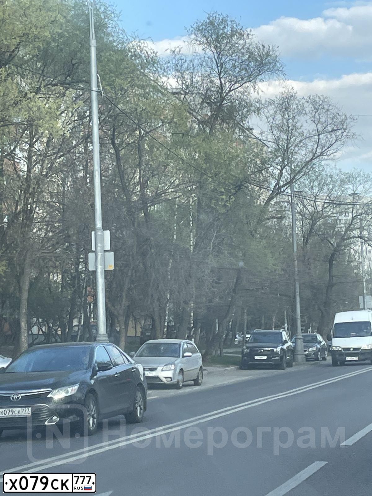 Фото автомобиля TOYOTA CAMRY, 2016 — госномер Х079СК777. Цвет: ЧЕРНЫЙ МЕТАЛЛИК