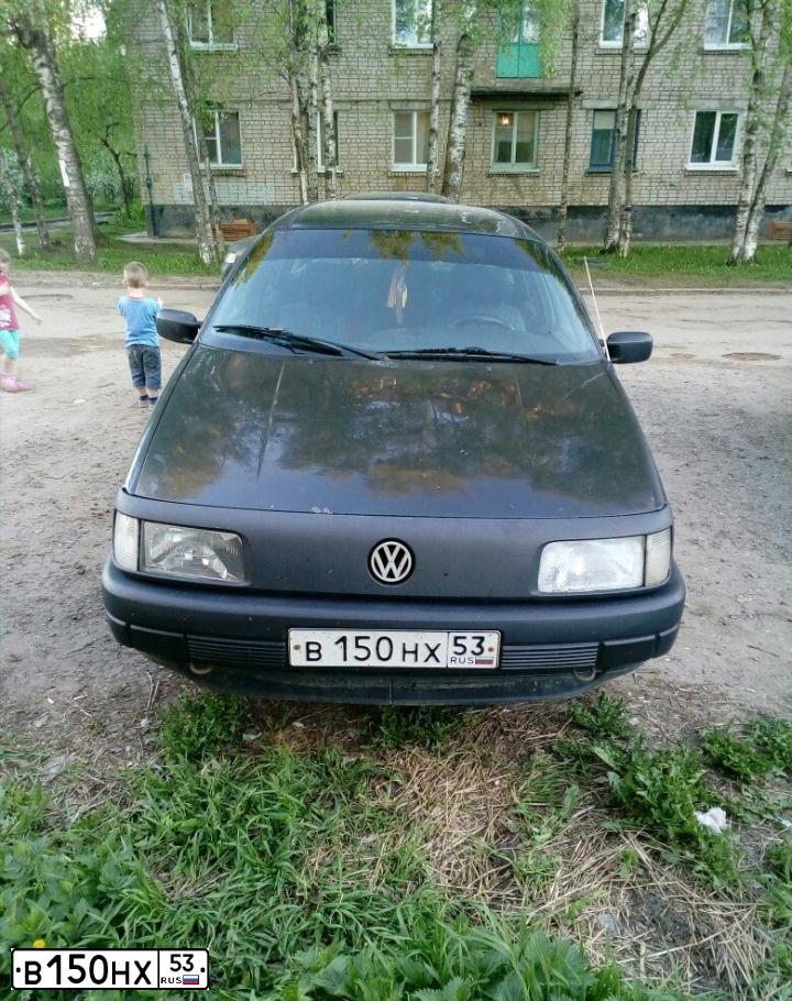 Фото автомобиля VOLKSWAGEN PASSAT, 1992 — госномер В150НХ53. Цвет: ЧЕРНЫЙ