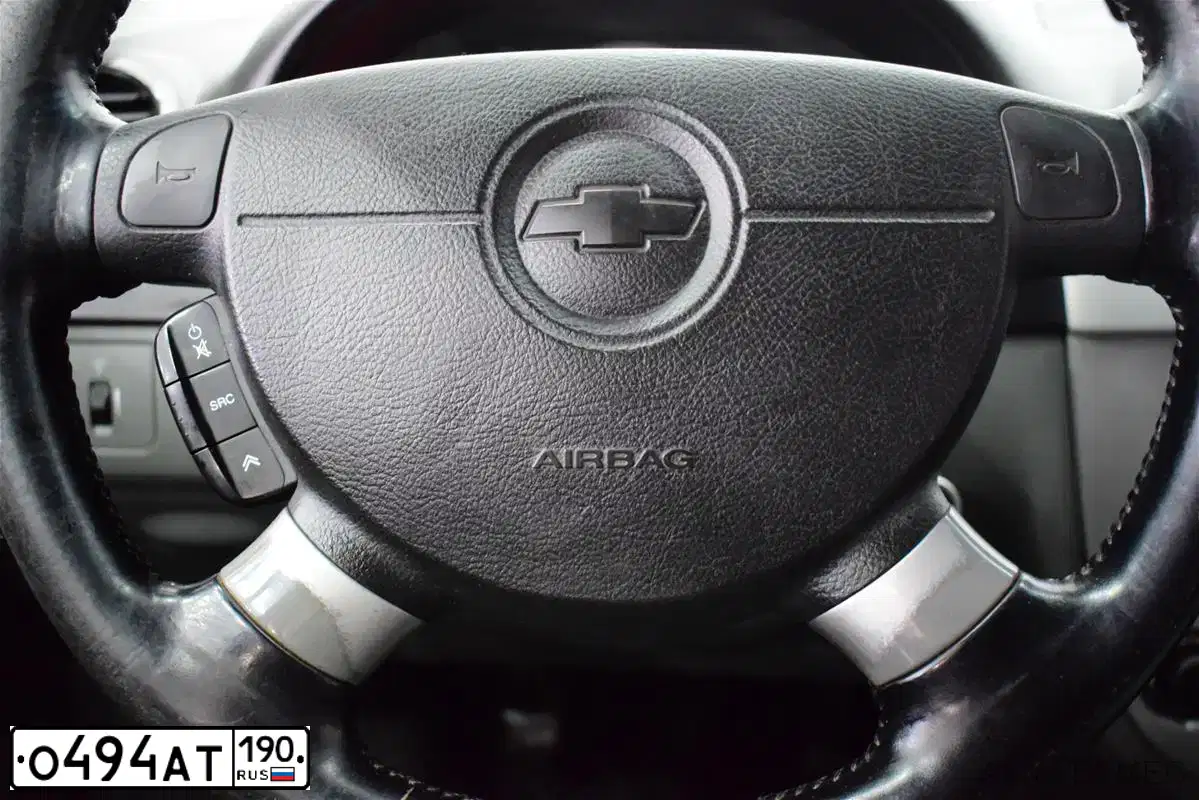 Фото автомобиля CHEVROLET LACETTI, 2005 — госномер В635ВР790. Цвет: Оранжевый