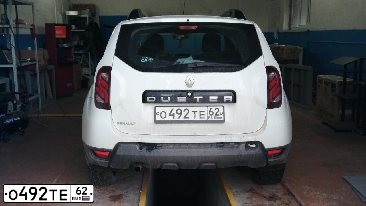 Фото автомобиля RENAULT DUSTER, 2016 — госномер О492ТЕ62. Цвет: БЕЛЫЙ