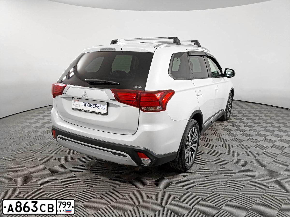 Фото автомобиля MITSUBISHI OUTLANDER, 2019 — госномер А863СВ799. Цвет: Белый