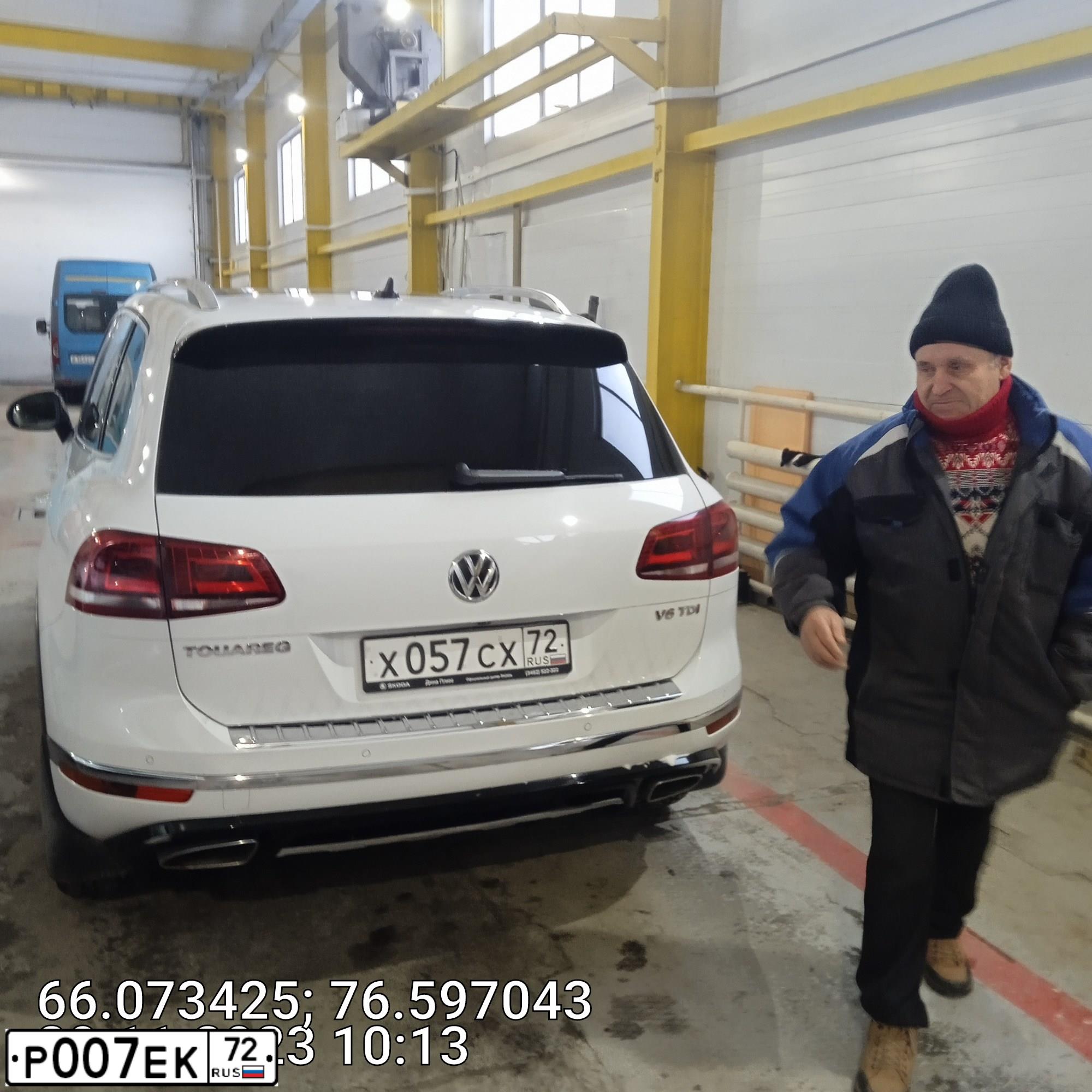 Фото автомобиля VOLKSWAGEN TOUAREG, 2018 — госномер Р007ЕК72. Цвет: Белый