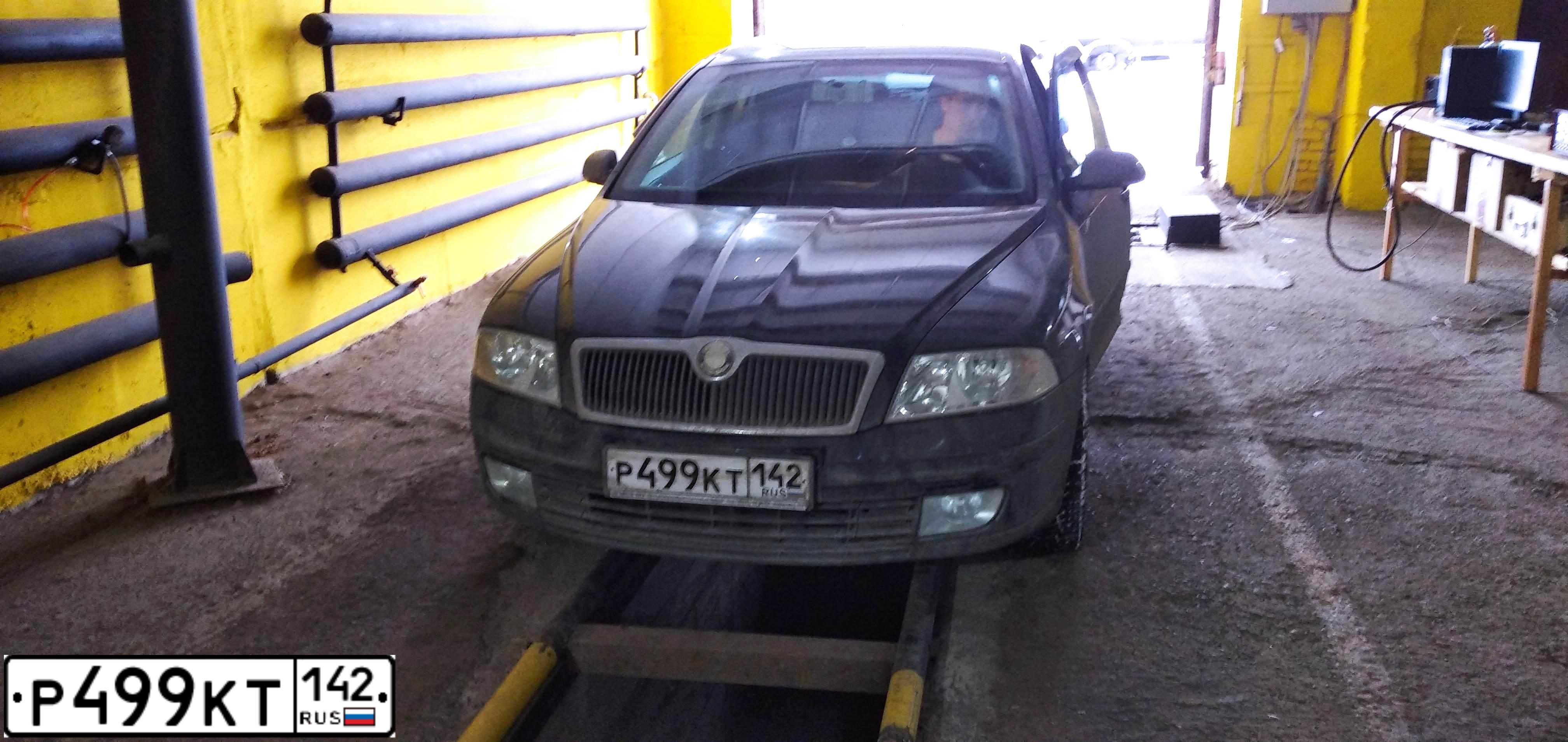 Фото автомобиля SKODA OCTAVIA, 2008 — госномер Е050НУ126. Цвет: ЧЕРНЫЙ