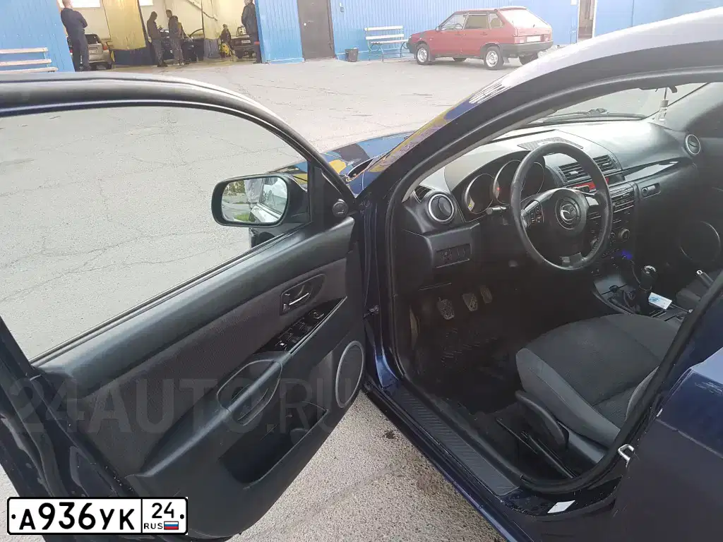 Фото автомобиля MAZDA 3, 2008 — госномер А936УК24. Цвет: СИНИЙ