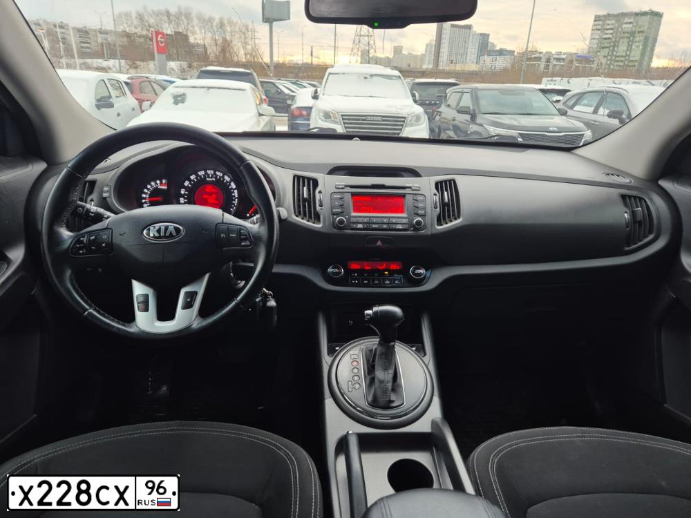 Фото автомобиля KIA SPORTAGE, 2012 — госномер Х430ВЕ196. Цвет: СЕРЫЙ