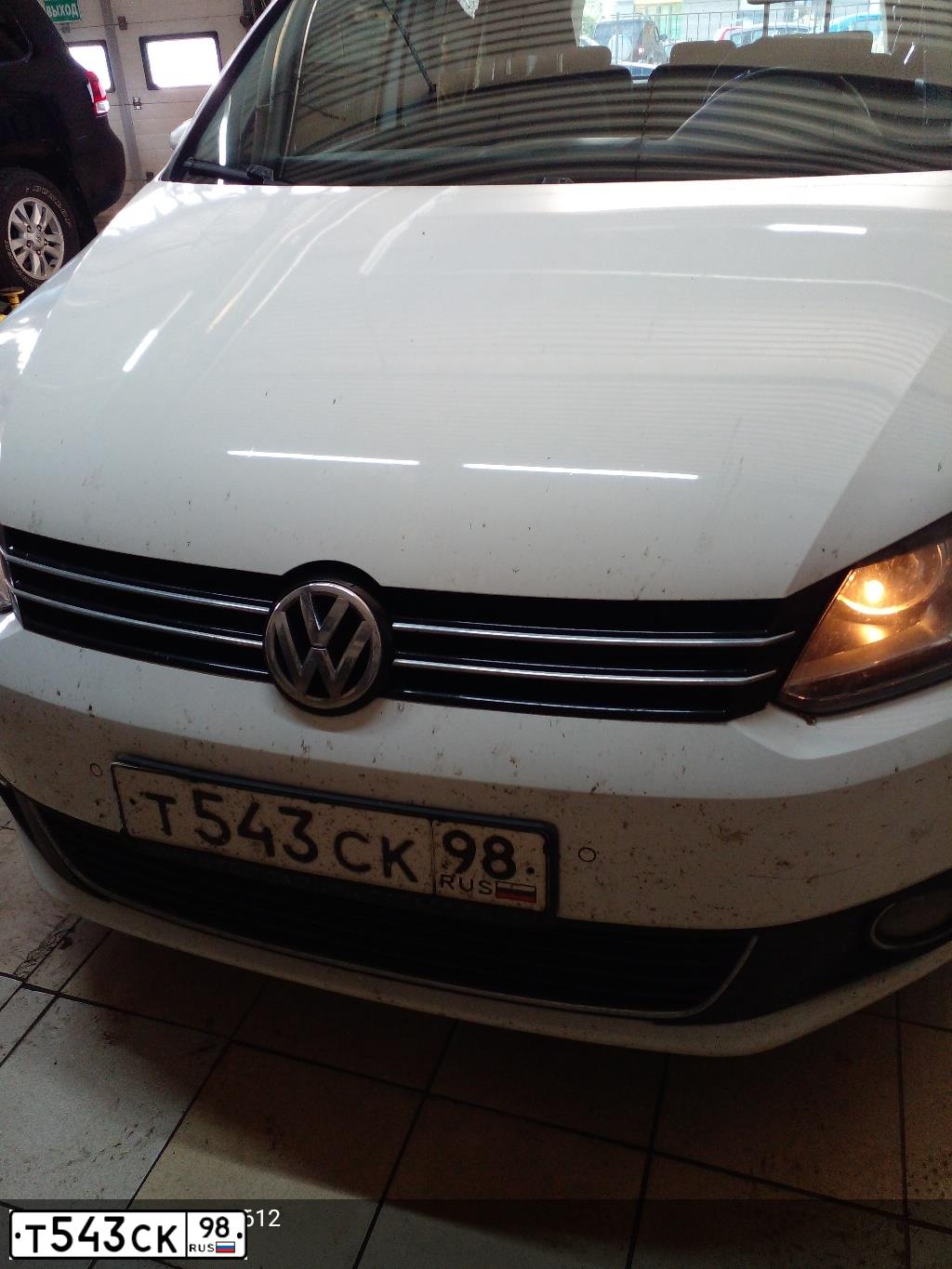 Фото автомобиля TOYOTA AVENSIS, 1998 — госномер Н571ВК10. Цвет: Красный