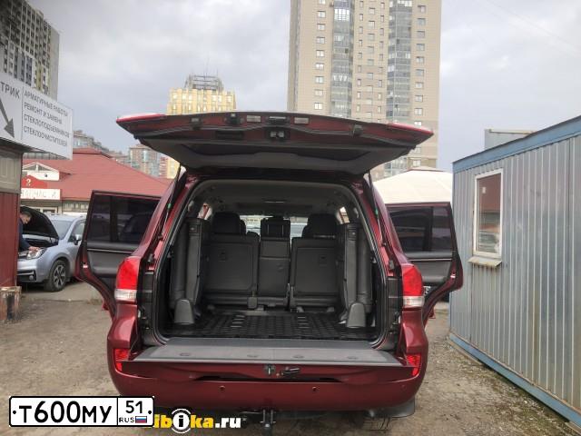 Фото автомобиля TOYOTA LANDCRUISER 200, 2010 — госномер К264ЕР51. Цвет: ТЕМНО-КРАСНЫЙ