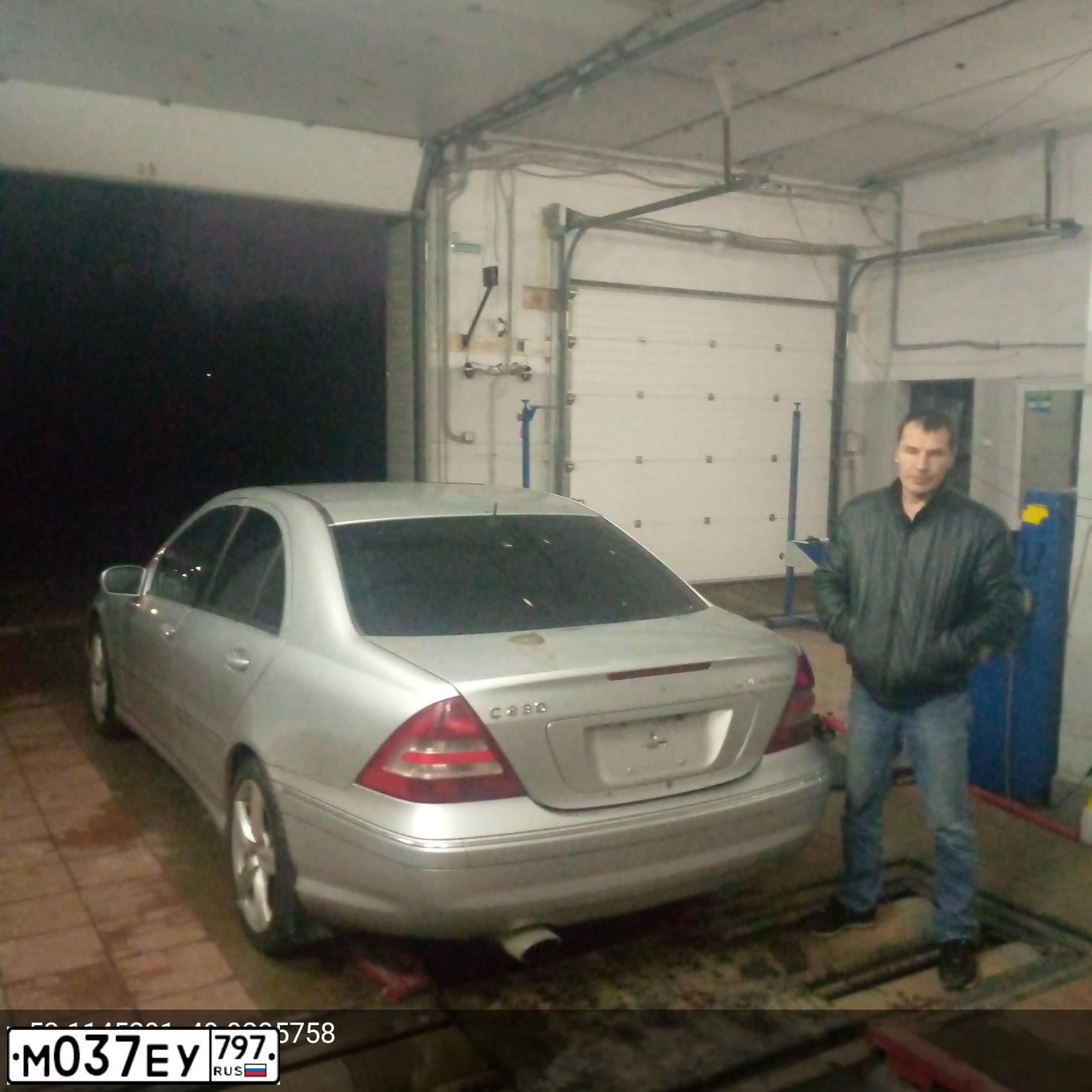 Фото автомобиля MERCEDES-BENZ C230K, 2004 — госномер Х579АС763. Цвет: Серебристый