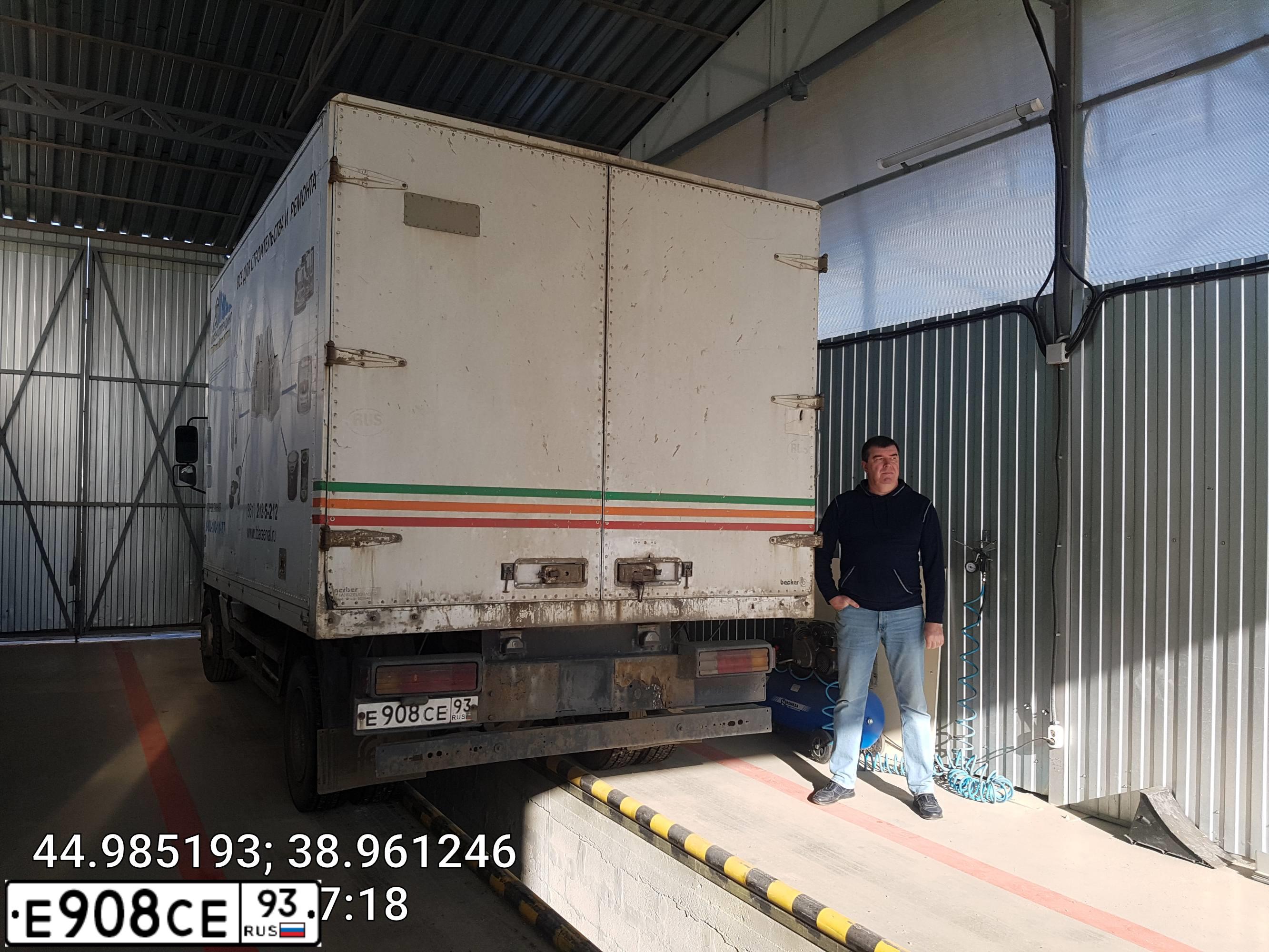 Фото автомобиля MERCEDES VARIO, 1993 — госномер Е908СЕ93. Цвет: Белый
