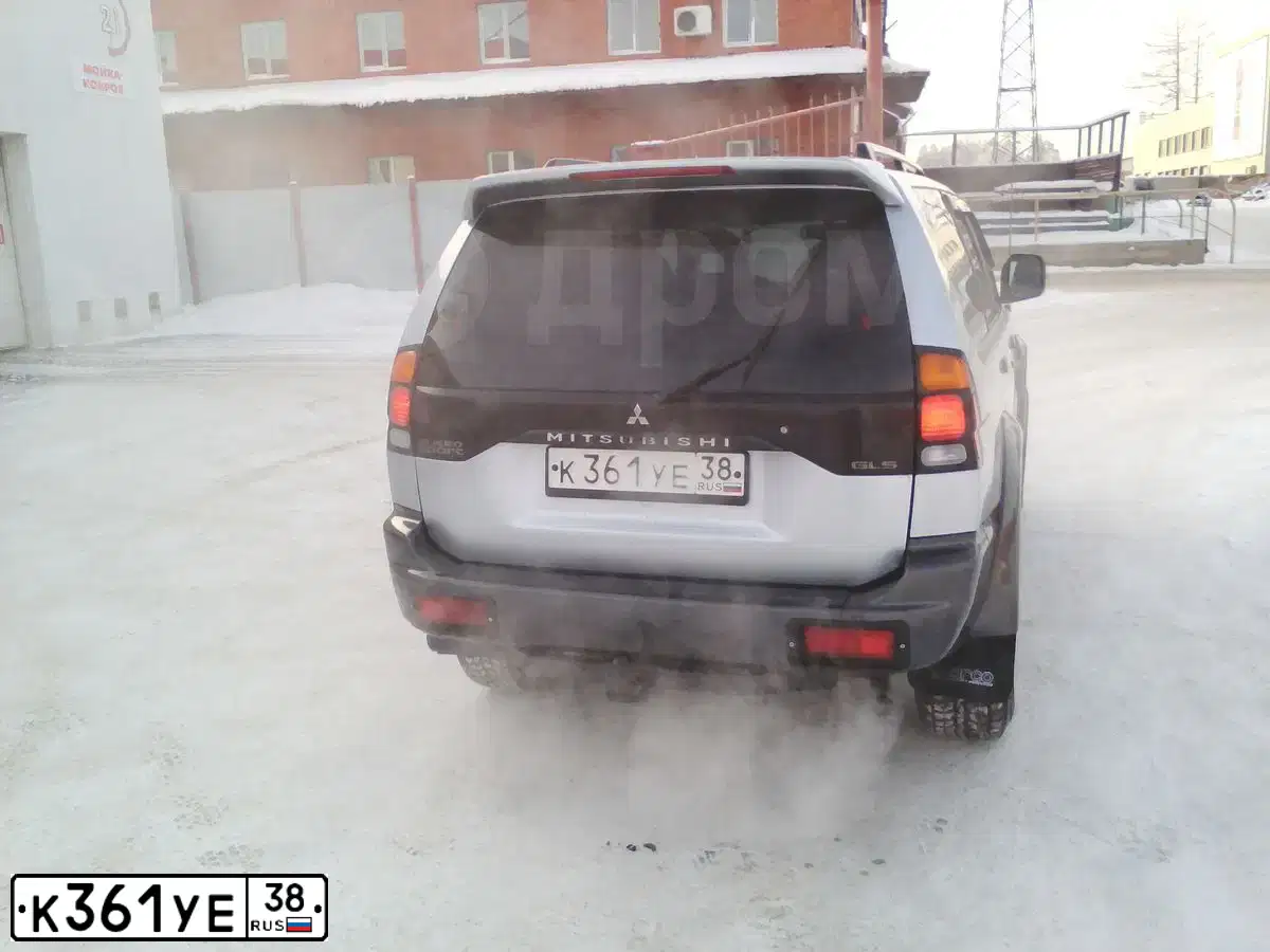 Фото автомобиля MITSUBISHI PAJERO SPORT, 2004 — госномер К361УЕ38. Цвет: серебристый