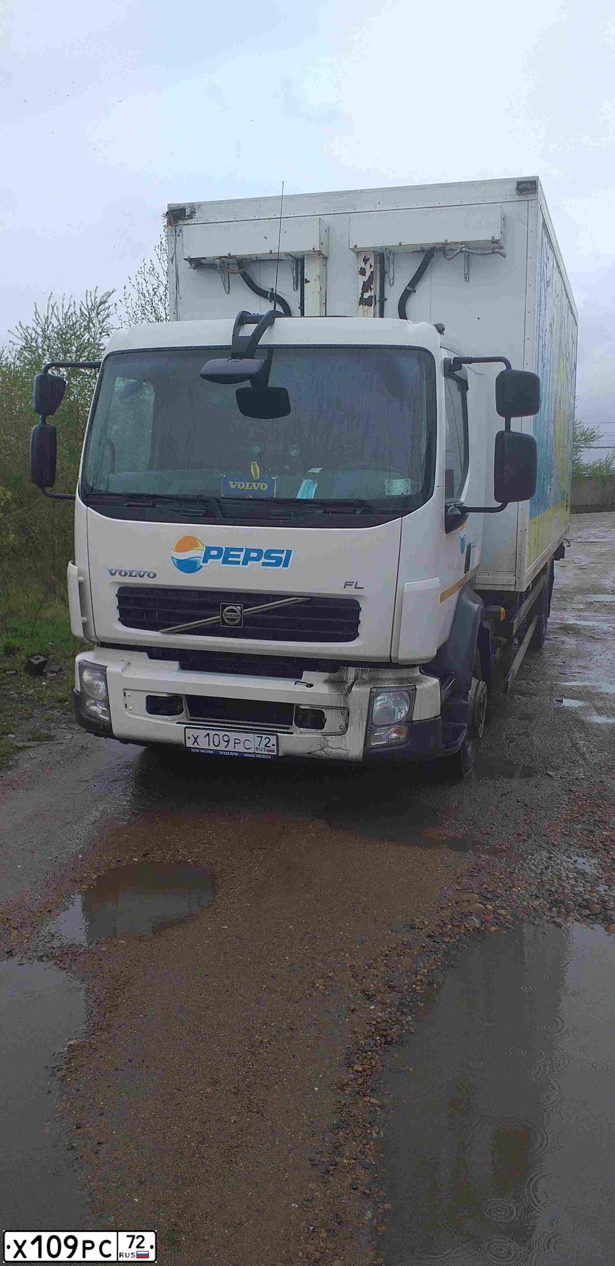 Фото автомобиля VOLVO SERIE FL /4X2/, 2013 — госномер М043ОМ790. Цвет: Белый