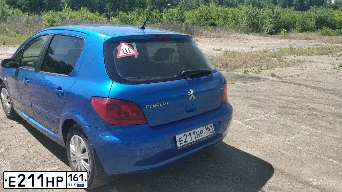 Фото автомобиля PEUGEOT T 307, 2003 — госномер Е211НР161. Цвет: СИНИЙ