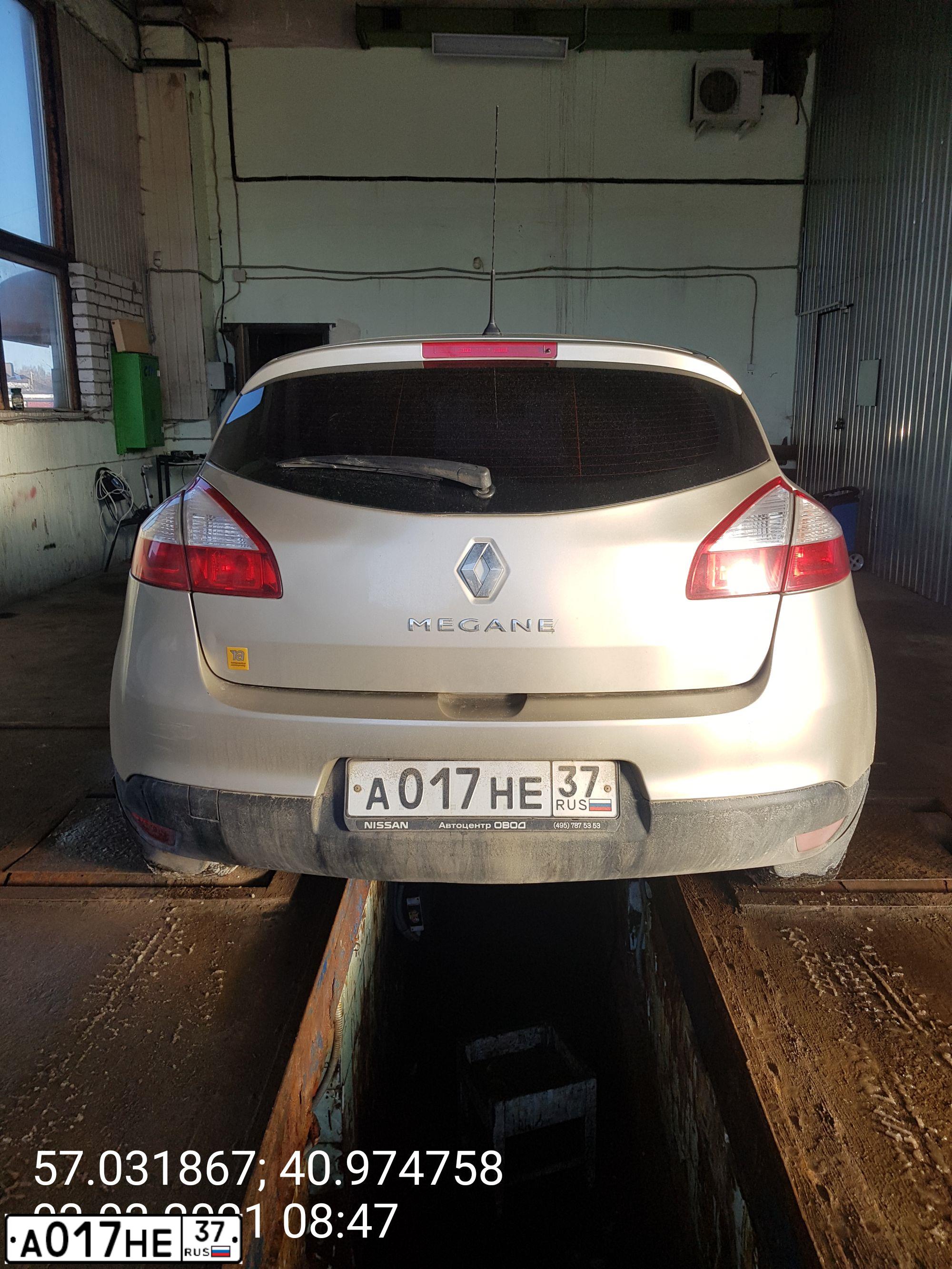 Фото автомобиля RENAULT MEGANE, 2010 — госномер А017НЕ37. Цвет: БЕЖЕВЫЙ