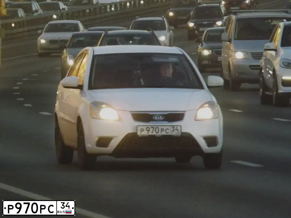 Фото автомобиля KIA RIO, 2010 — госномер Р970РС34. Цвет: БЕЛЫЙ