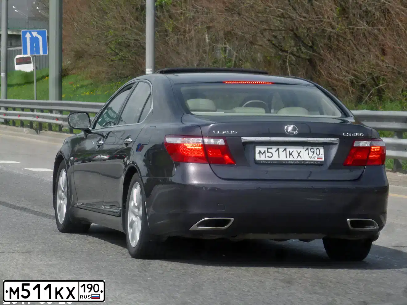 Фото автомобиля LEXUS LS, 2007 — госномер М511КХ190. Цвет: Серый