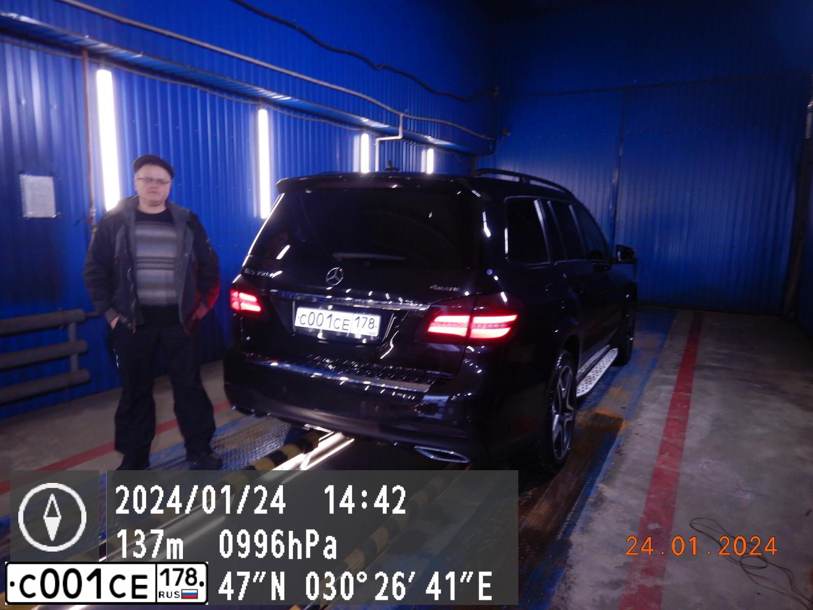 Фото автомобиля MERCEDES GL-KLASSE, 2018 — госномер С001СЕ178