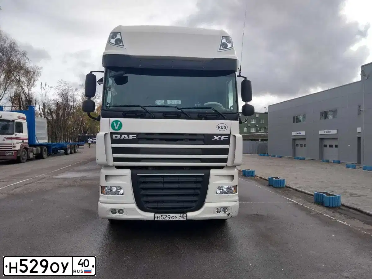 Фото автомобиля DAF XF 105 FT /4X2/, 2011 — госномер Р791СН152. Цвет: Белый