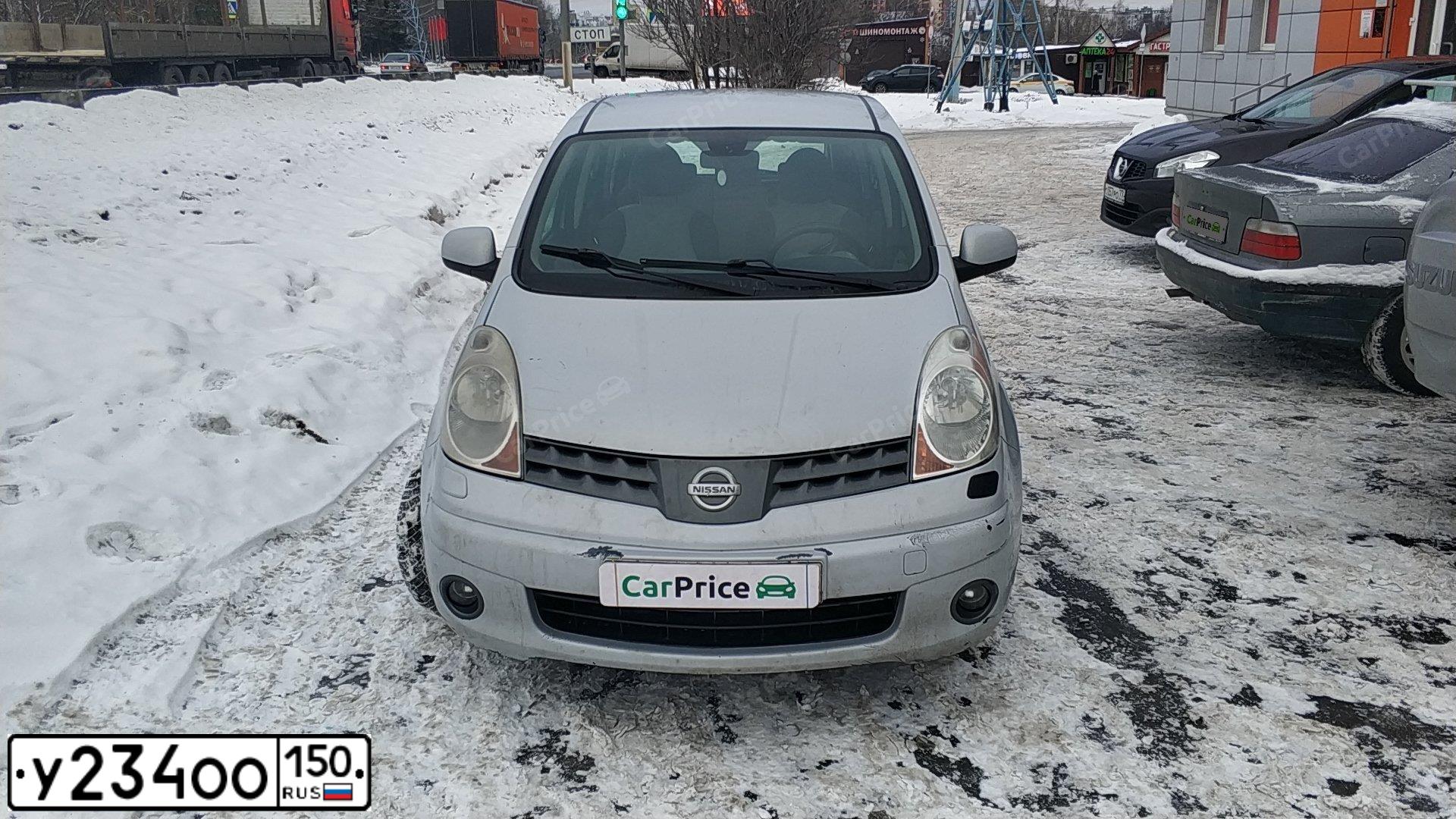 Фото автомобиля NISSAN NOTE, 2007 — госномер У234ОО150. Цвет: СЕРЫЙ