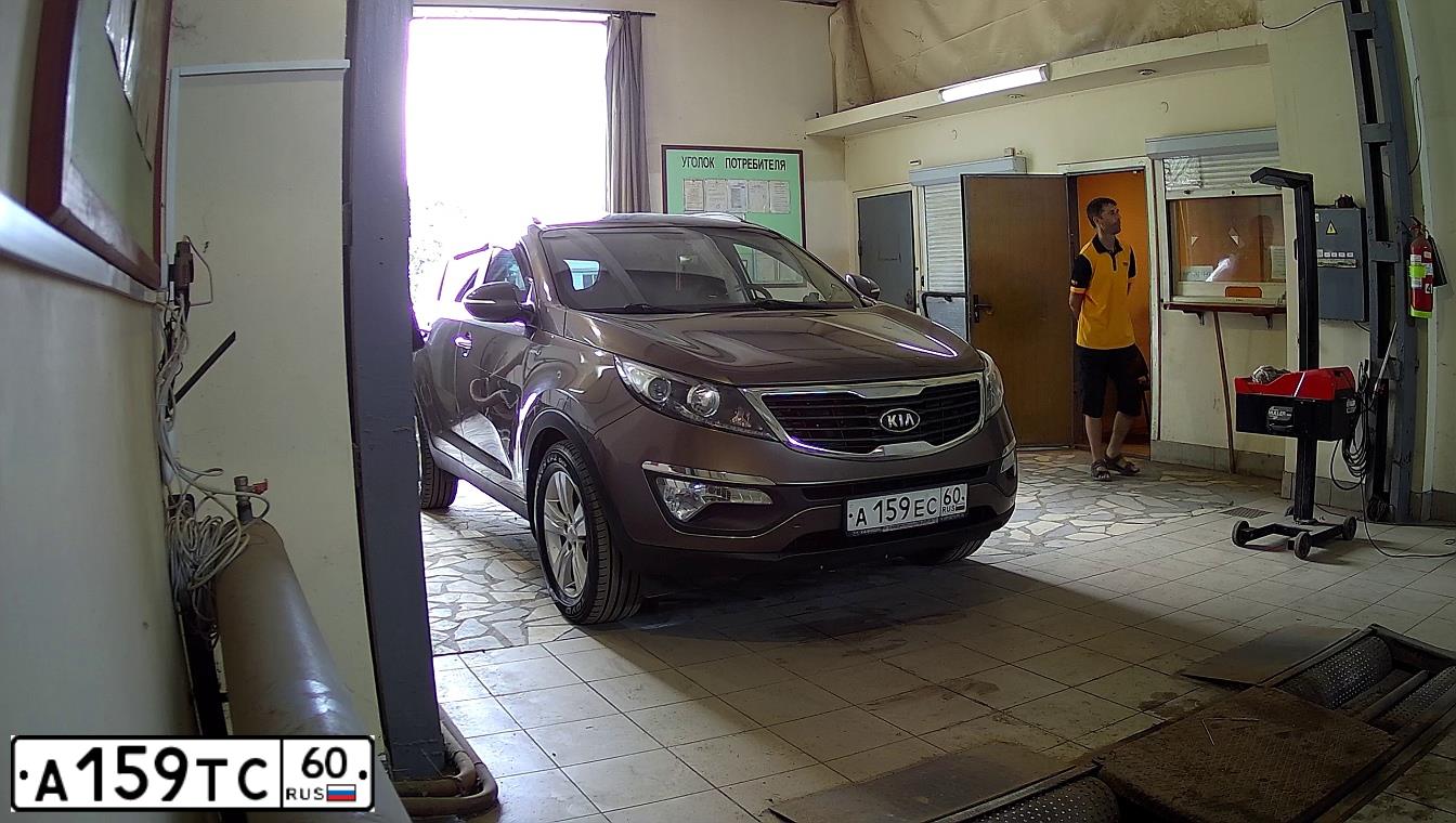 Фото автомобиля KIA SPORTAGE, 2010 — госномер А159ЕС60. Цвет: КОРИЧНЕВЫЙ