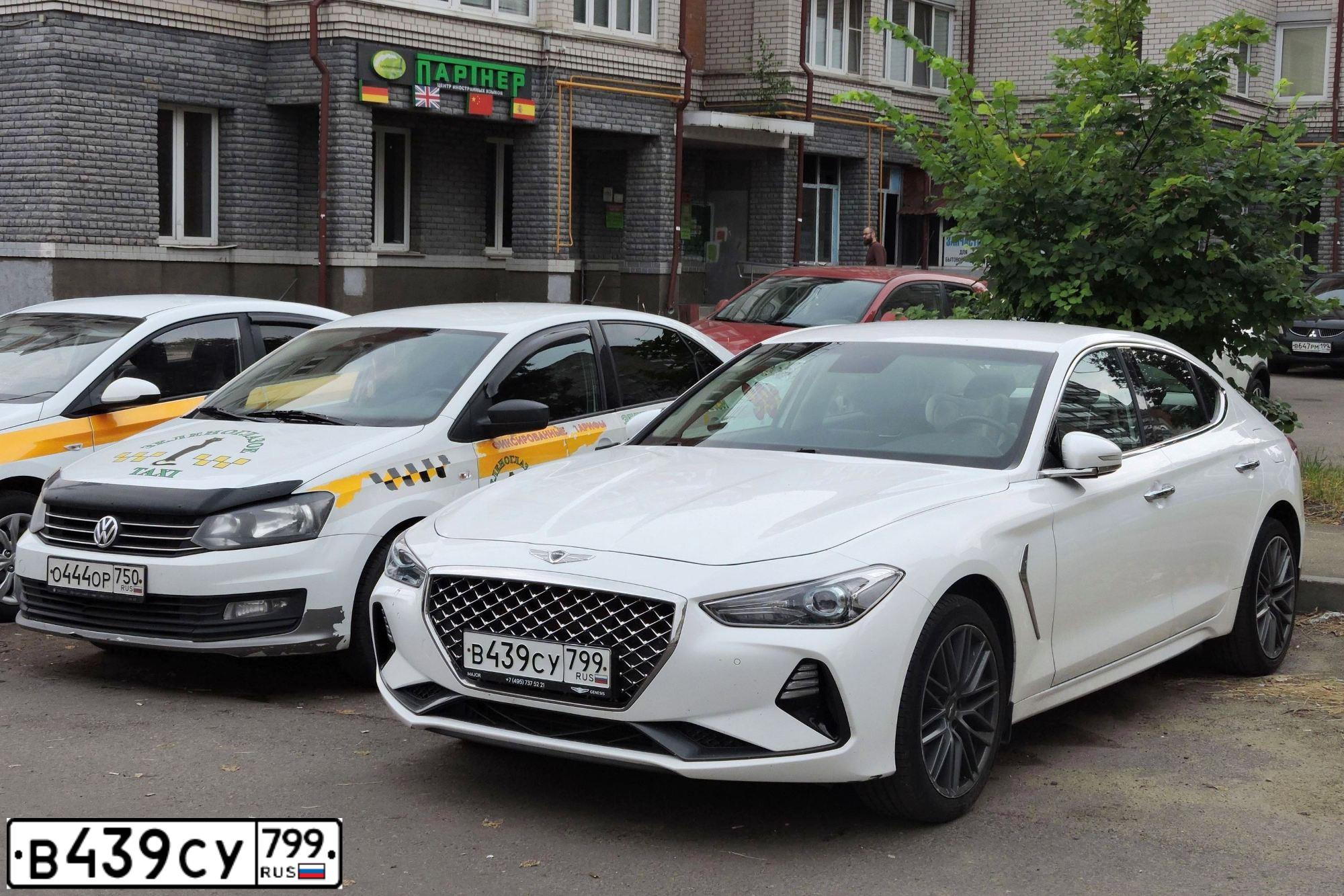 Фото автомобиля GENESIS G70, 2019 — госномер Х607ОУ797. Цвет: Белый
