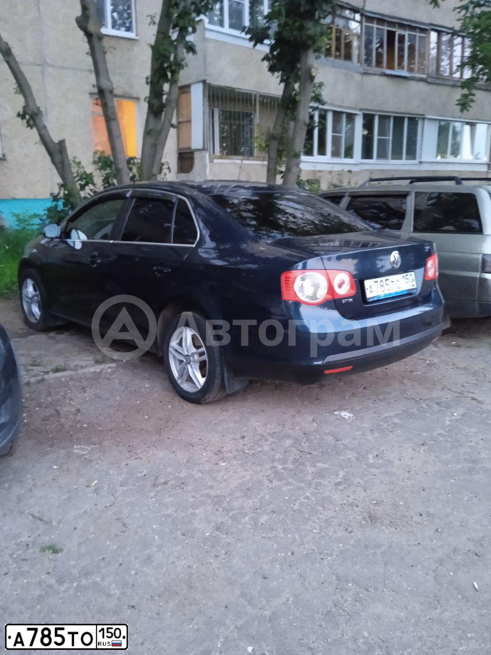 Фото автомобиля VOLKSWAGEN JETTA, 2008 — госномер М057ОЕ21. Цвет: Серо-Синий