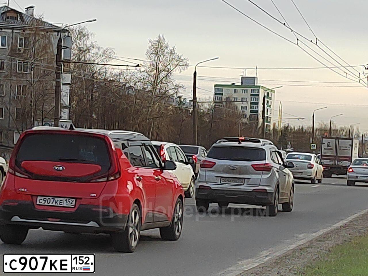 Фото автомобиля KIA SOUL, 2019 — госномер У123РУ152. Цвет: КРАСНЫЙ