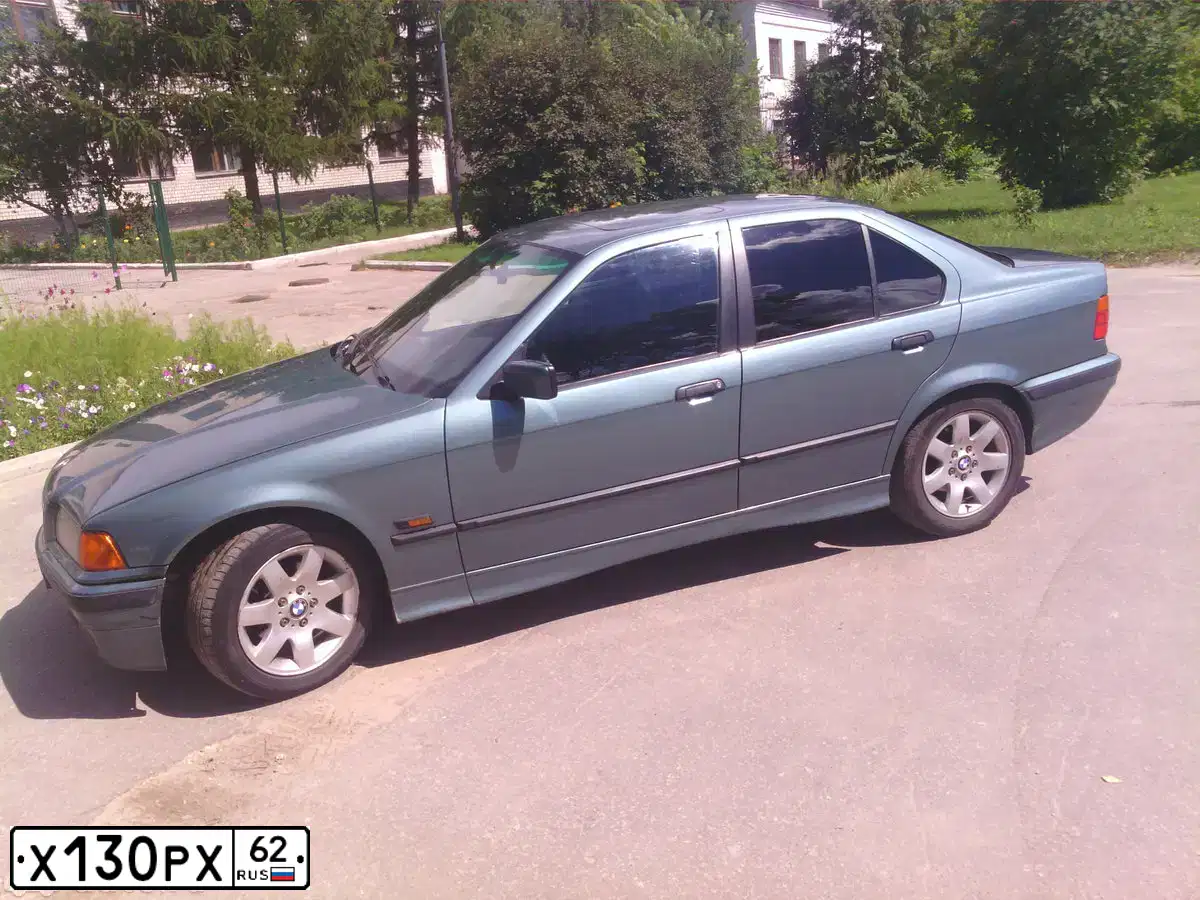 Фото автомобиля BMW SERIE 3, 1996 — госномер Х130РХ62. Цвет: Сине-зеленый