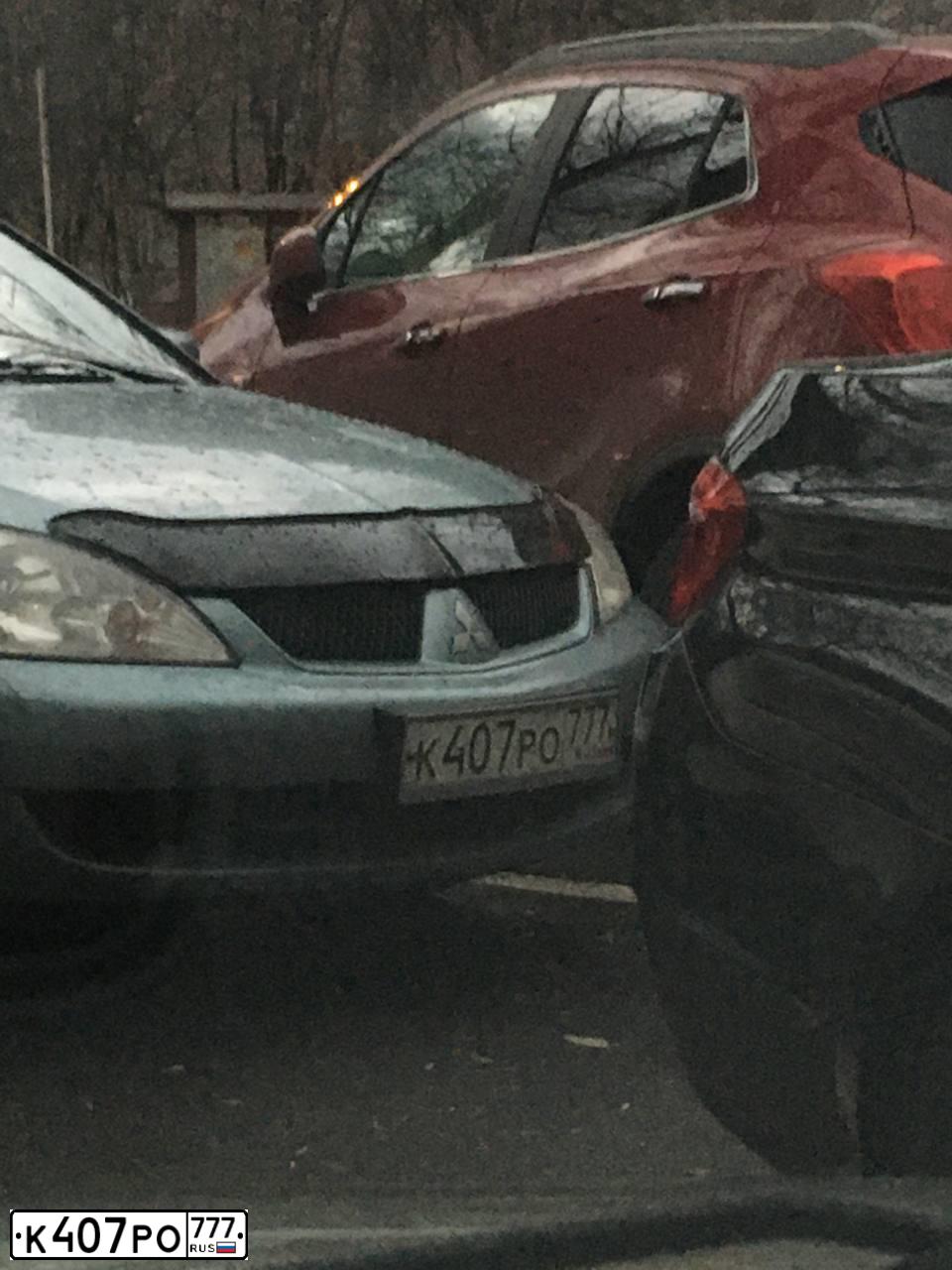 Фото автомобиля MITSUBISHI LANCER, 2005 — госномер А737ТТ199. Цвет: СВЕТЛО-СЕРО-ЗЕЛЕНЫЙ
