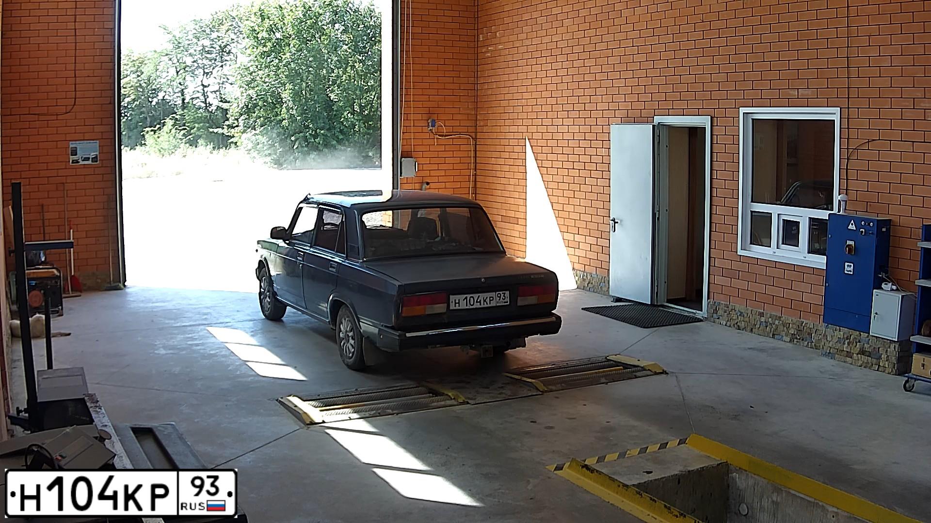 Фото автомобиля RENAULT LOGAN, 2009 — госномер О413РТ750. Цвет: Белый