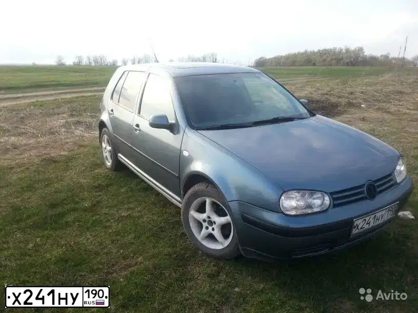 Фото автомобиля VOLKSWAGEN GOLF, 1998 — госномер М008МН97. Цвет: Серый